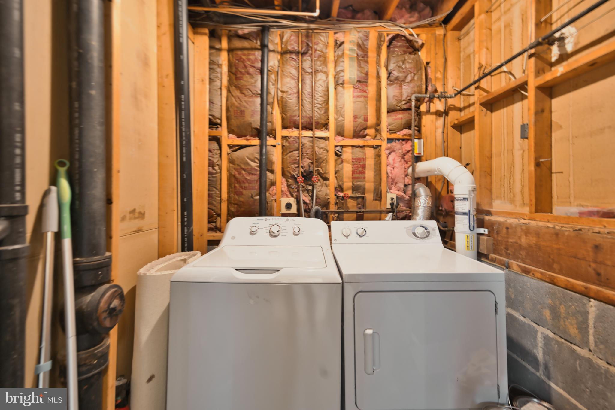 HOLLYWOOD PARK - Residential Lease