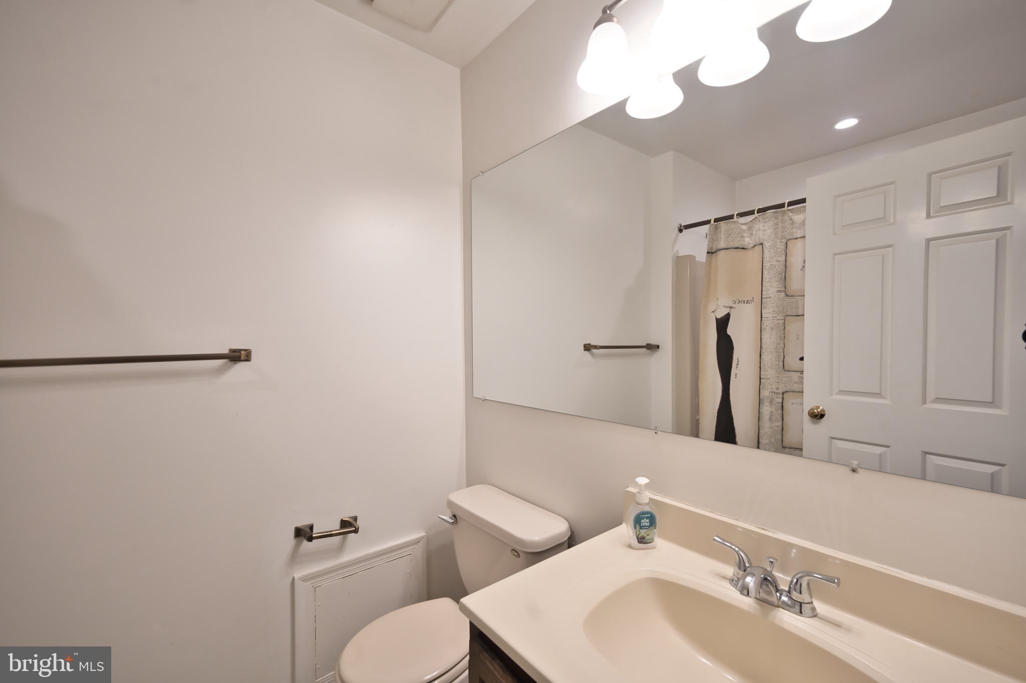 HOLLYWOOD PARK - Residential Lease