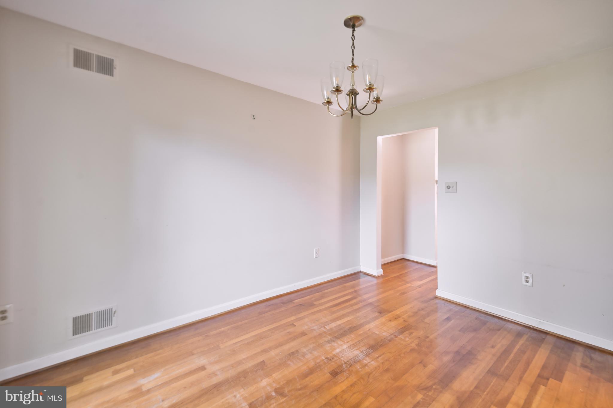 HOLLYWOOD PARK - Residential Lease