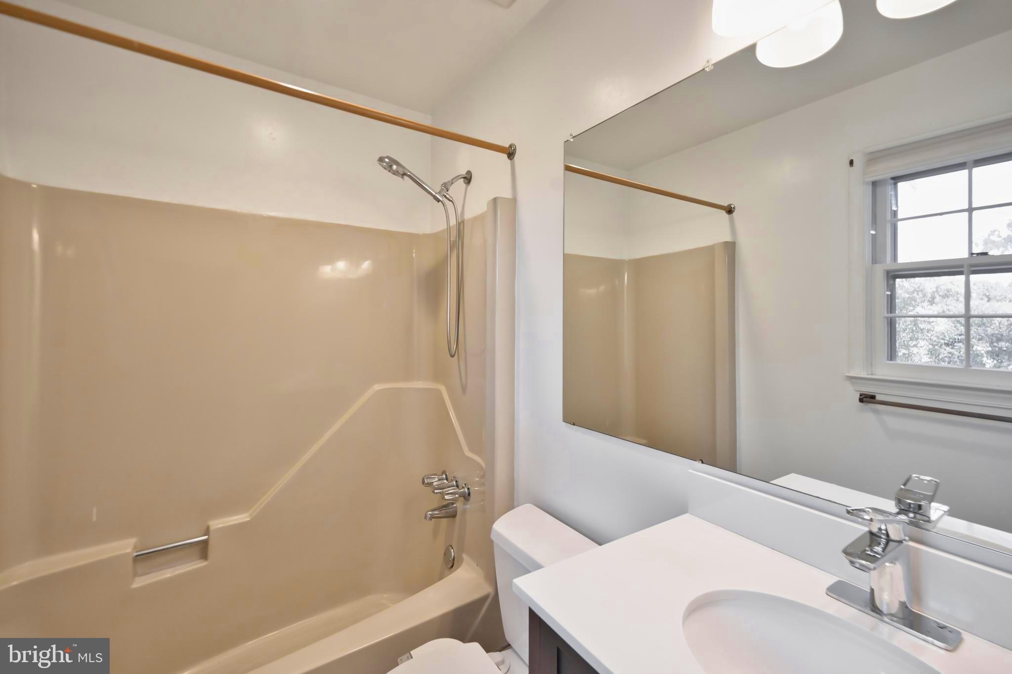 HOLLYWOOD PARK - Residential Lease