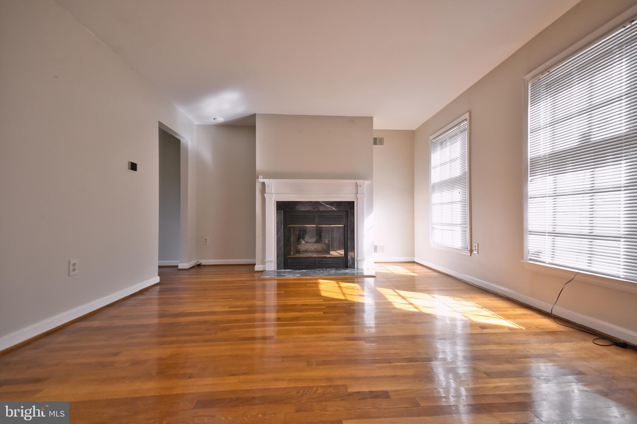 HOLLYWOOD PARK - Residential Lease