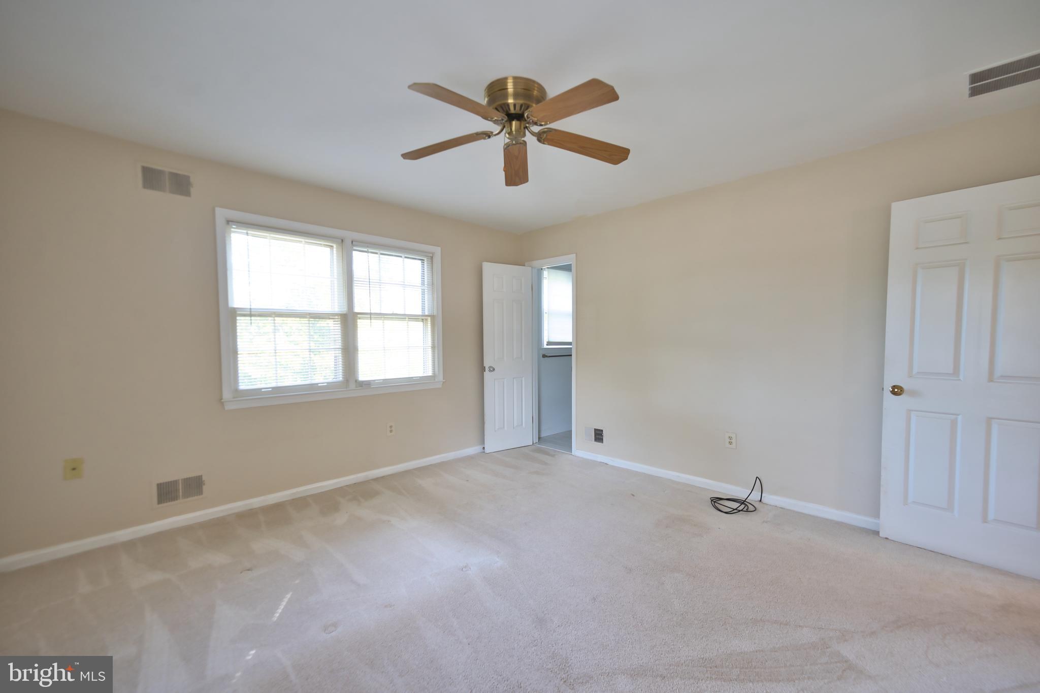 HOLLYWOOD PARK - Residential Lease