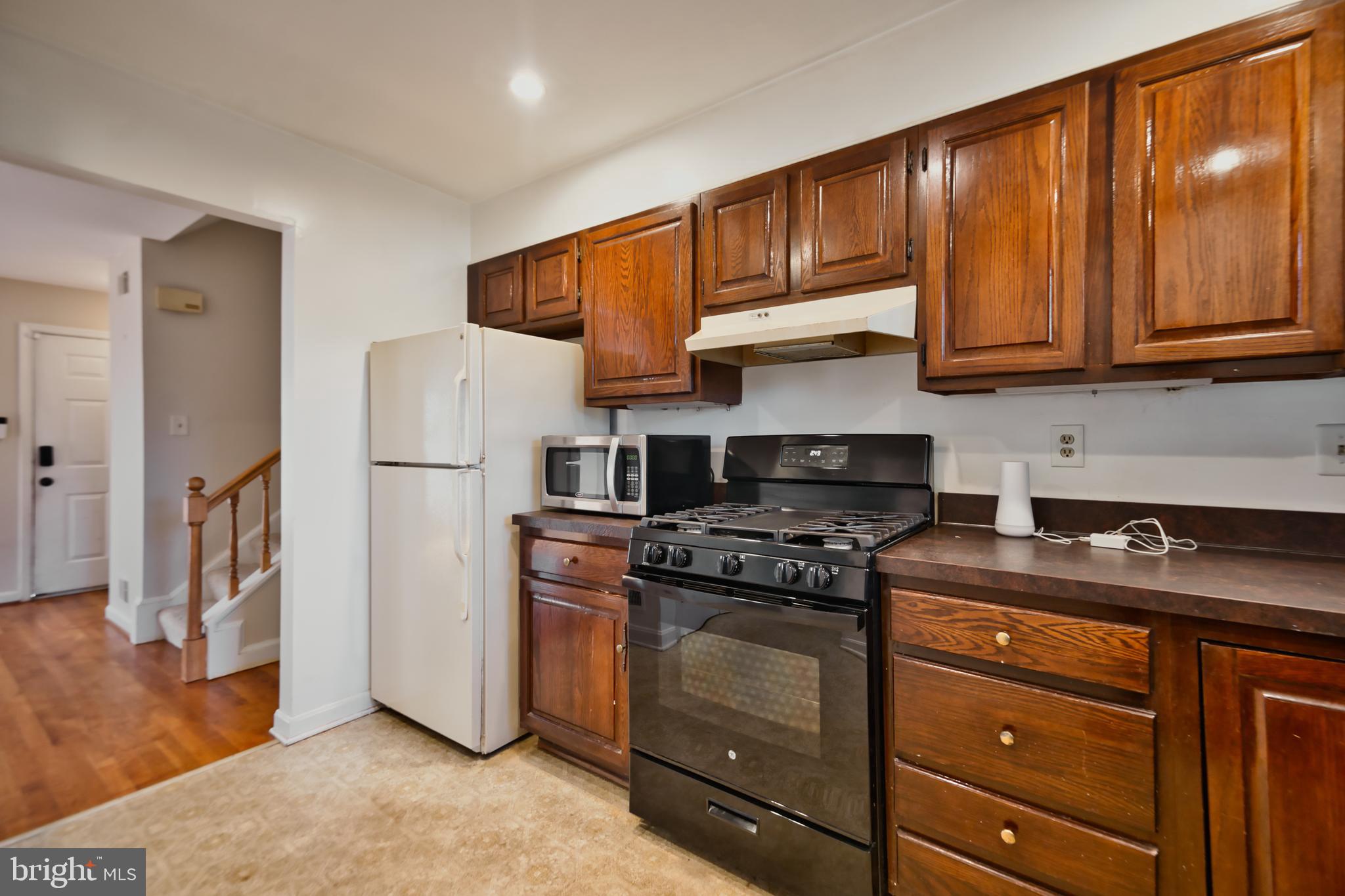 HOLLYWOOD PARK - Residential Lease