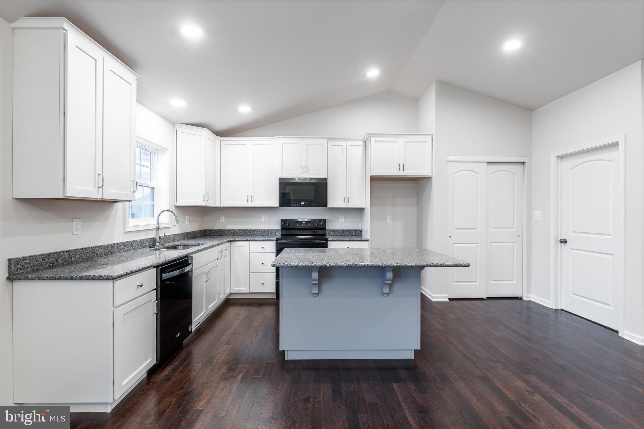 APPLEVIEW ESTATES - Residential