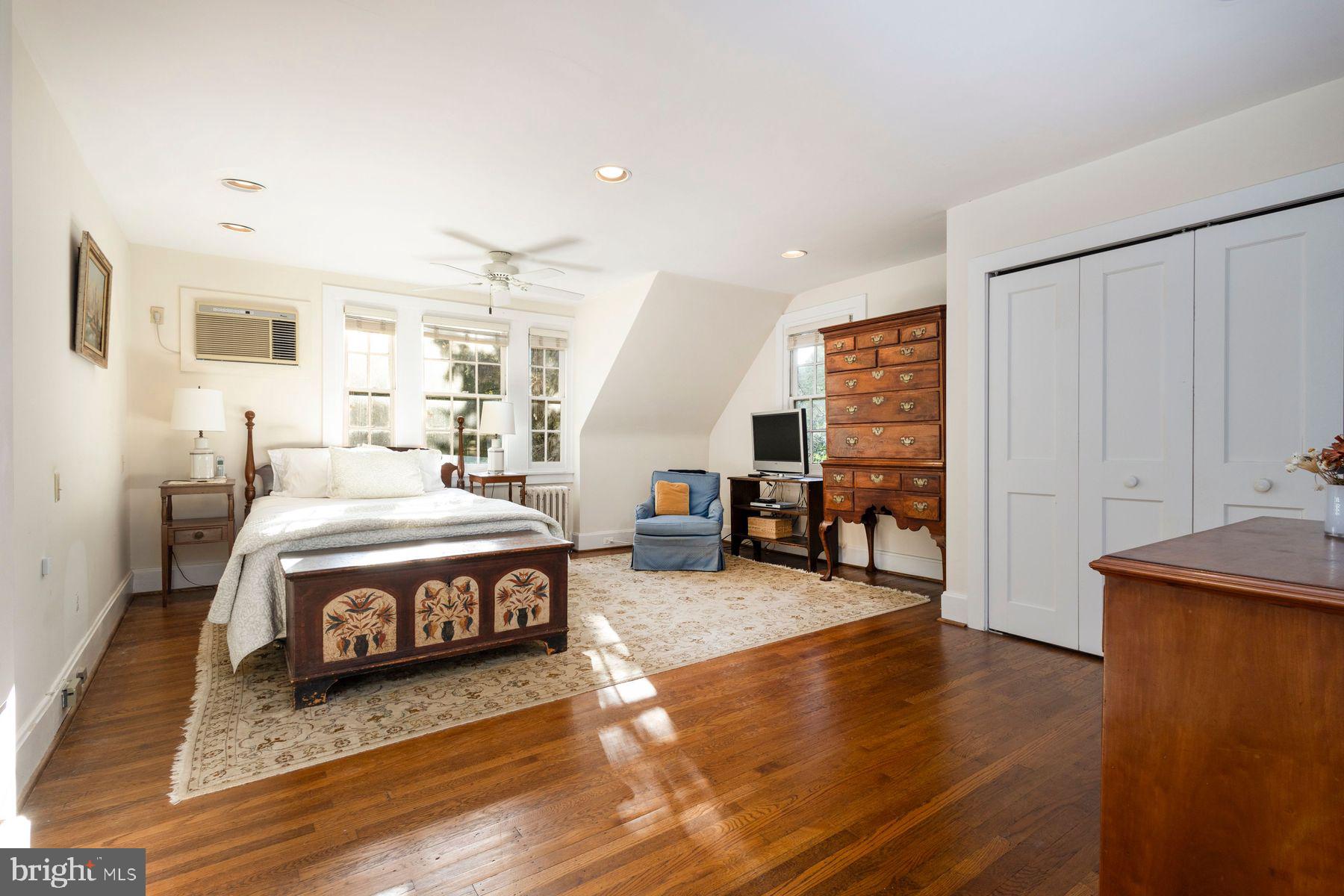 CHESTNUT HILL - Residential