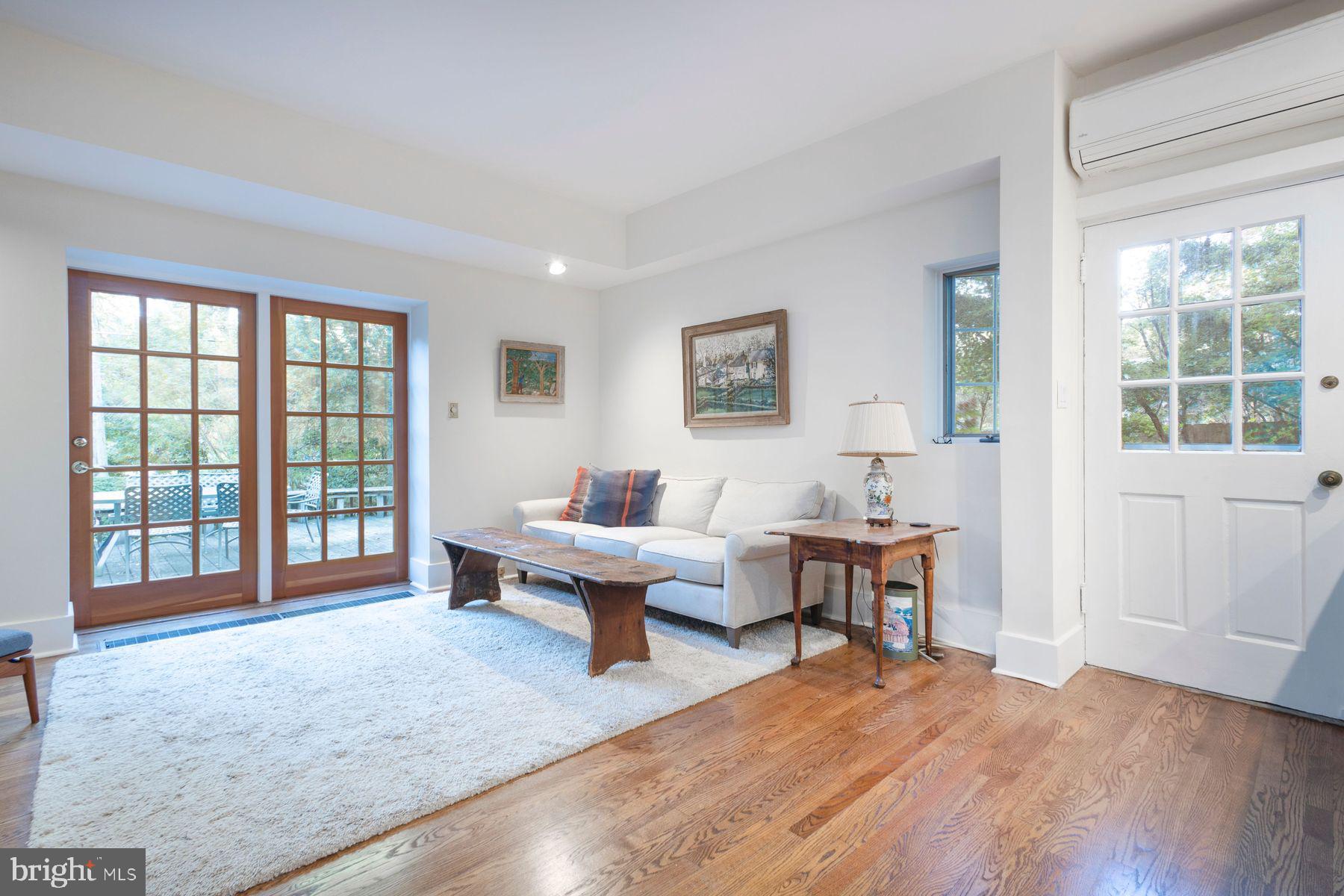 CHESTNUT HILL - Residential