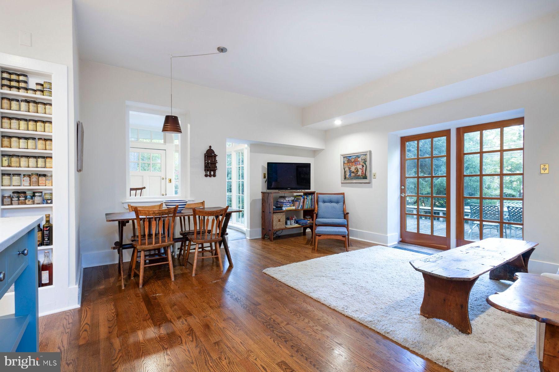 CHESTNUT HILL - Residential