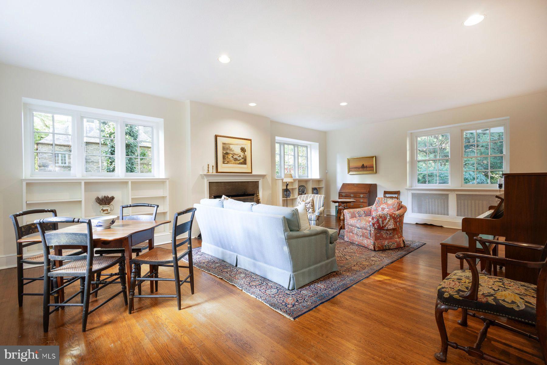 CHESTNUT HILL - Residential