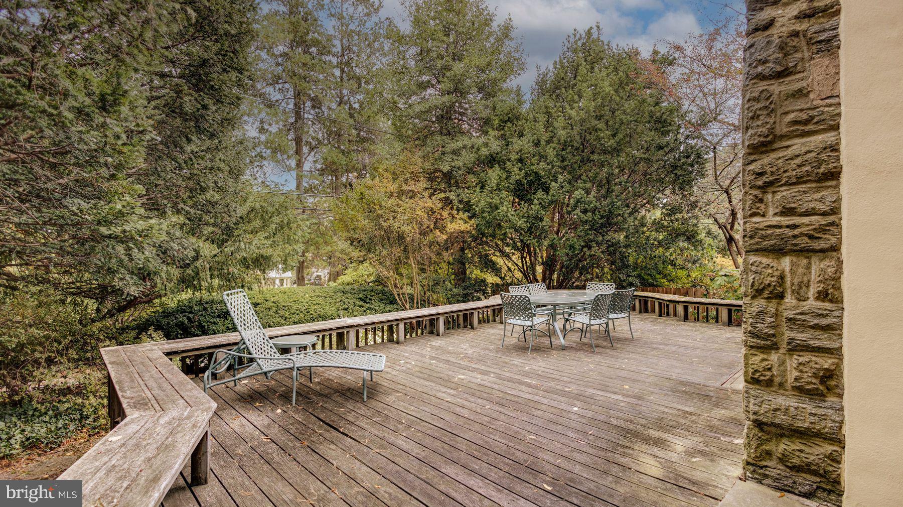 CHESTNUT HILL - Residential