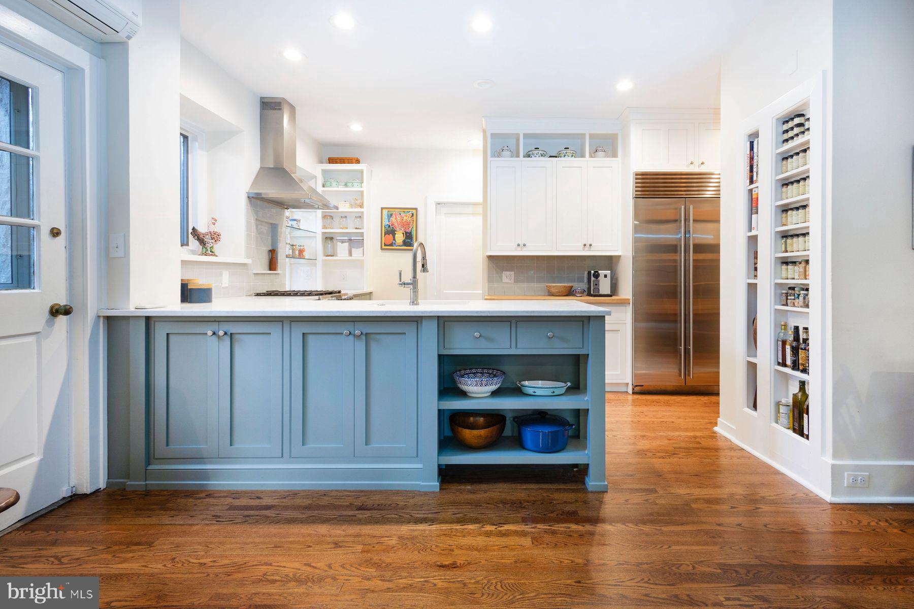 CHESTNUT HILL - Residential