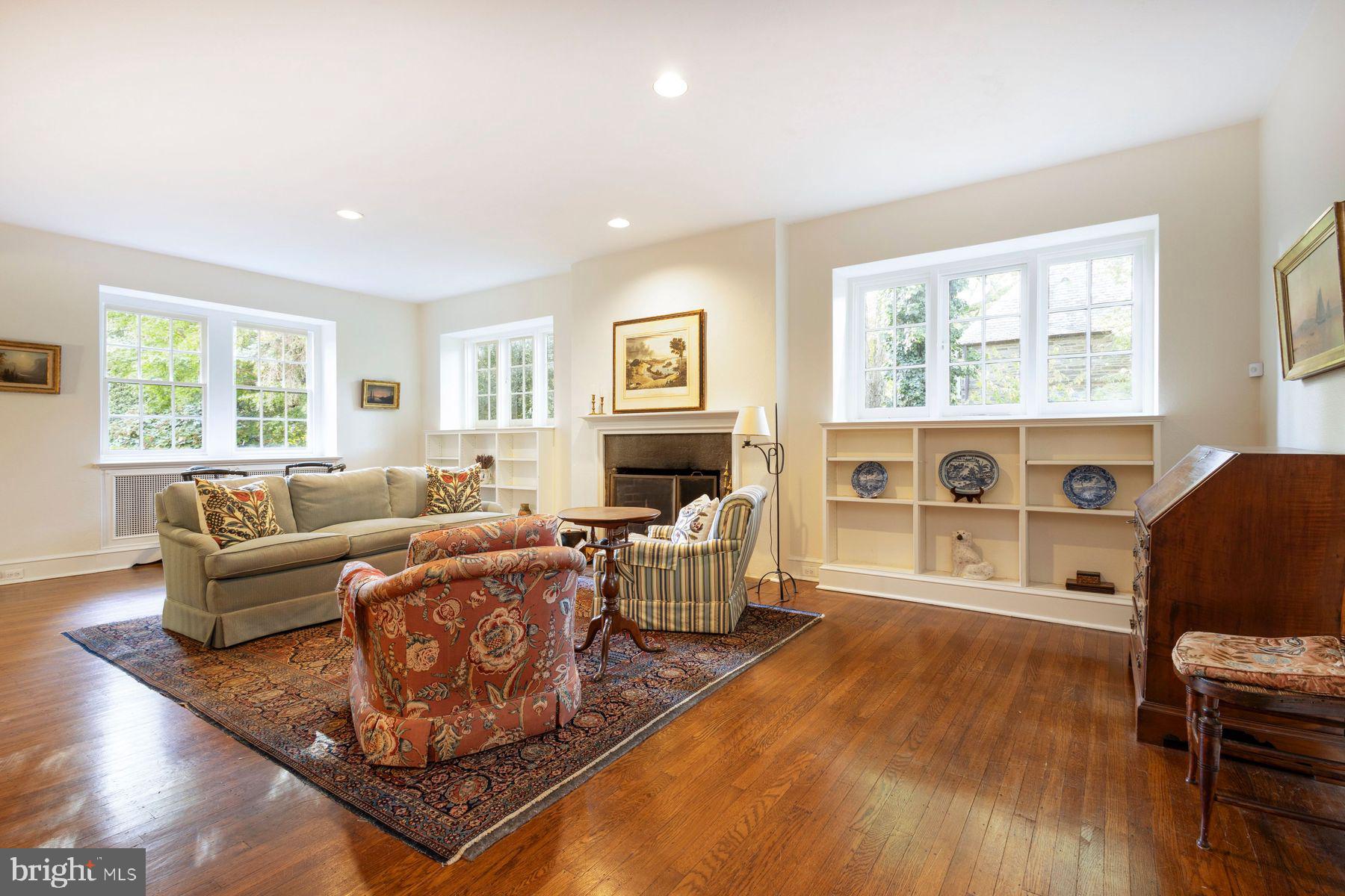 CHESTNUT HILL - Residential