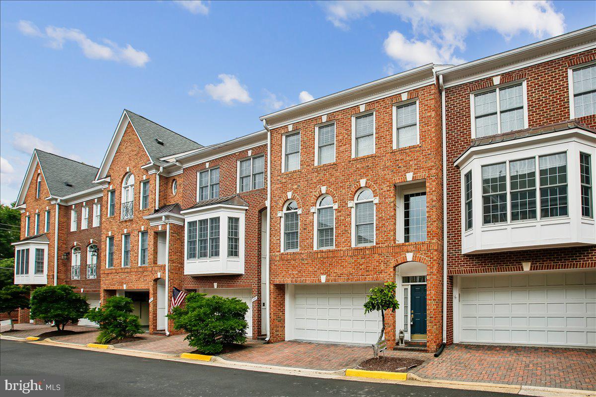 1309 MCLEAN CREST COURT