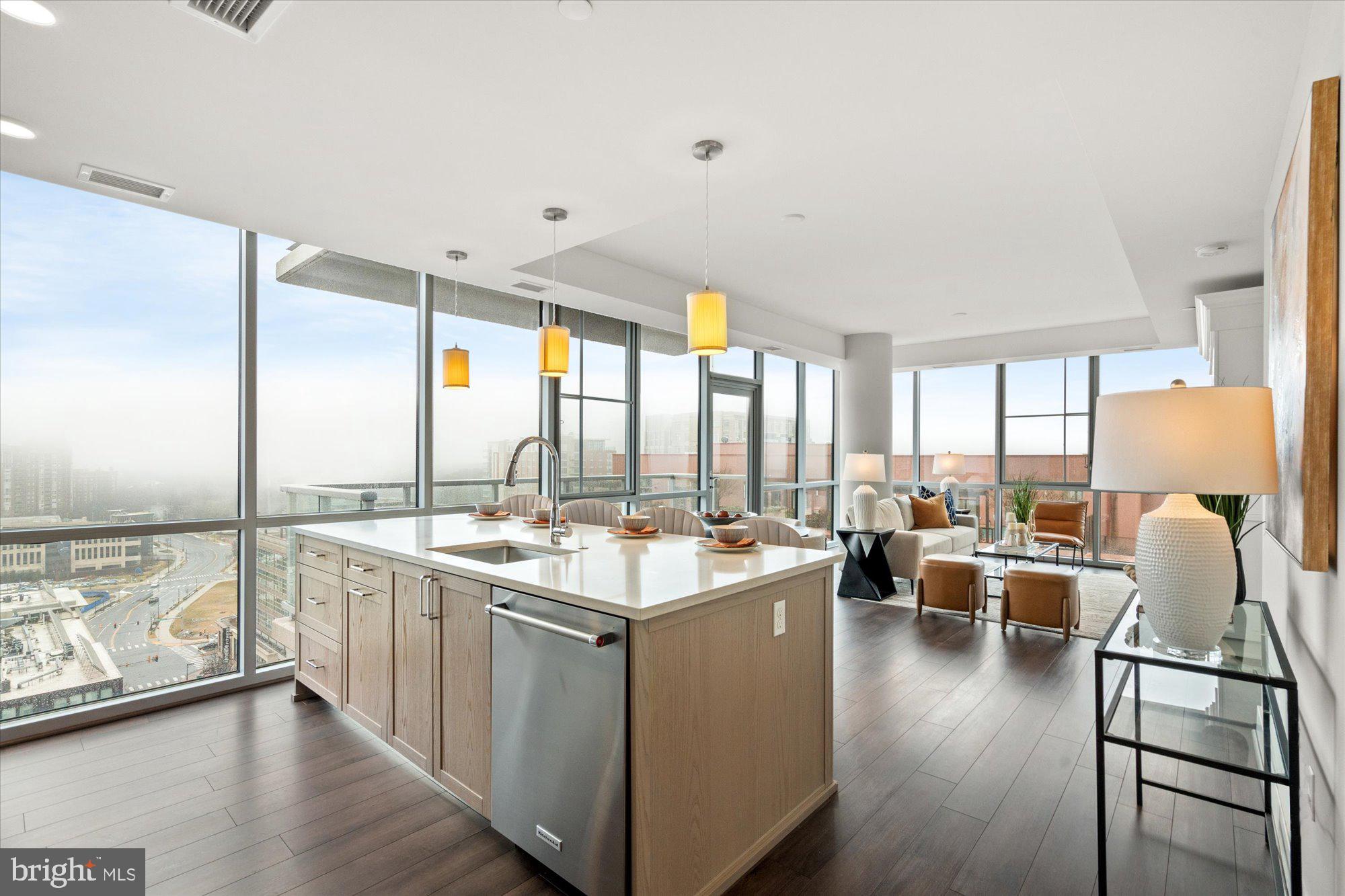 PIKE AND ROSE - Residential