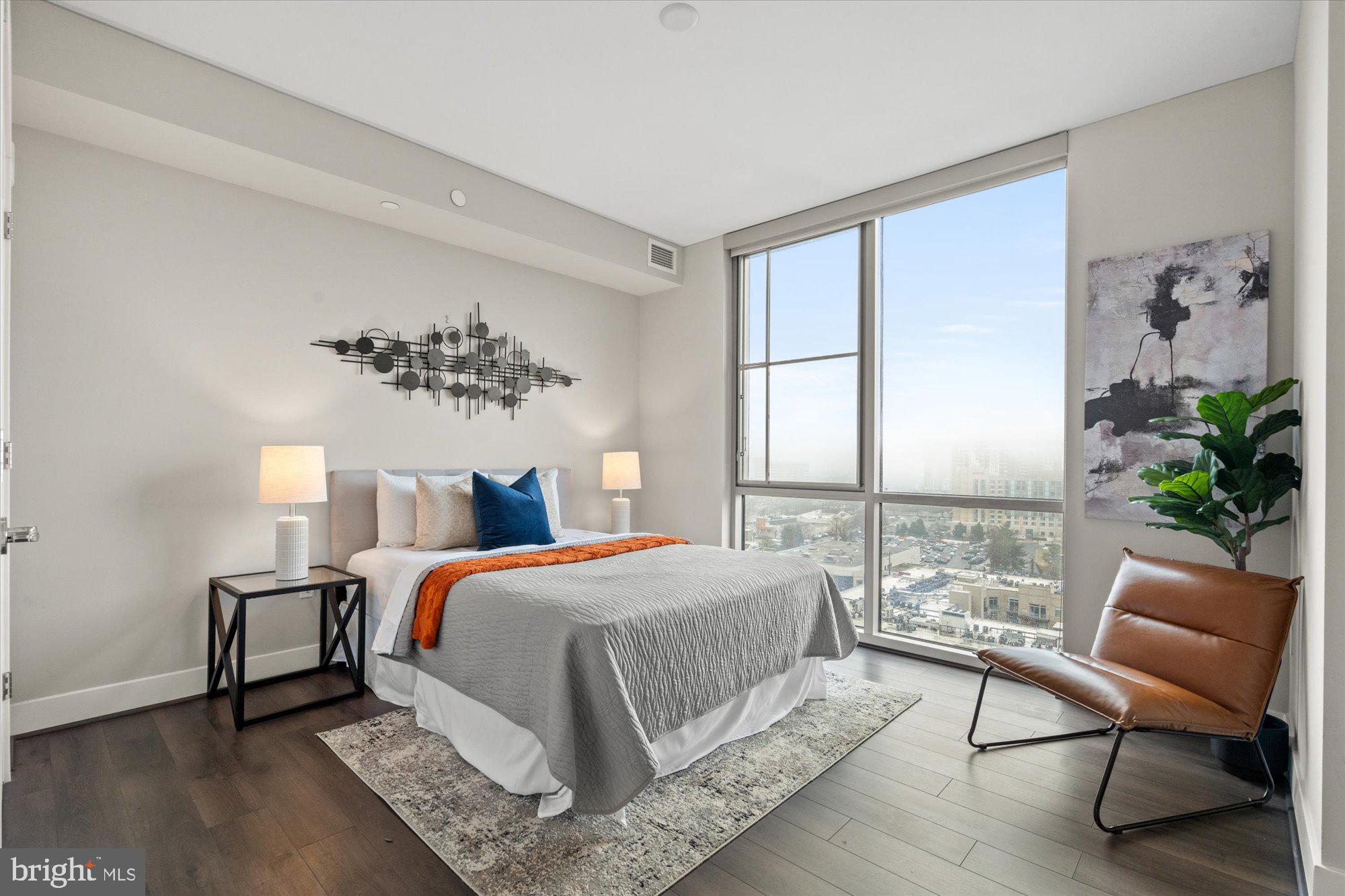 PIKE AND ROSE - Residential