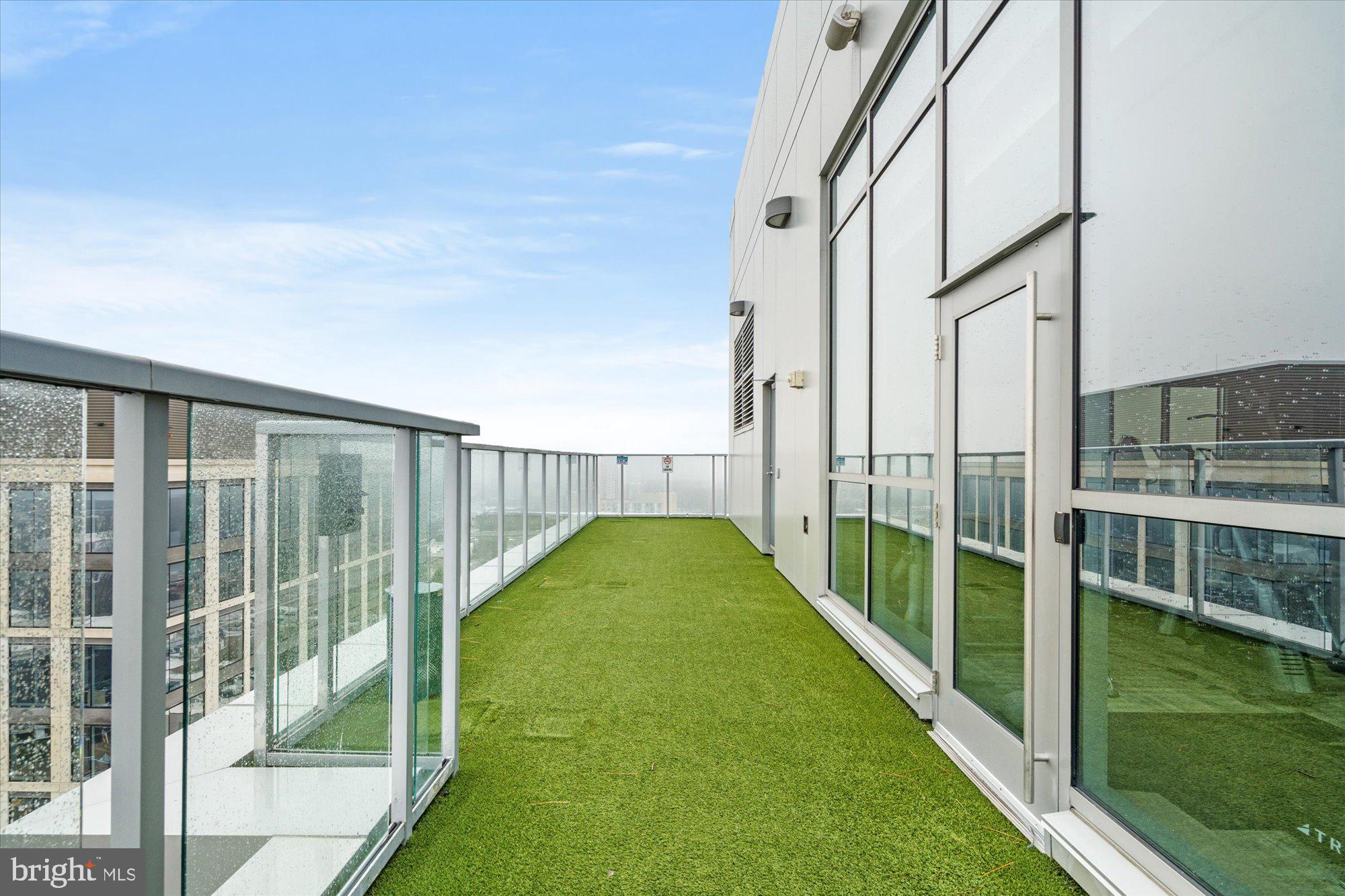 PIKE AND ROSE - Residential