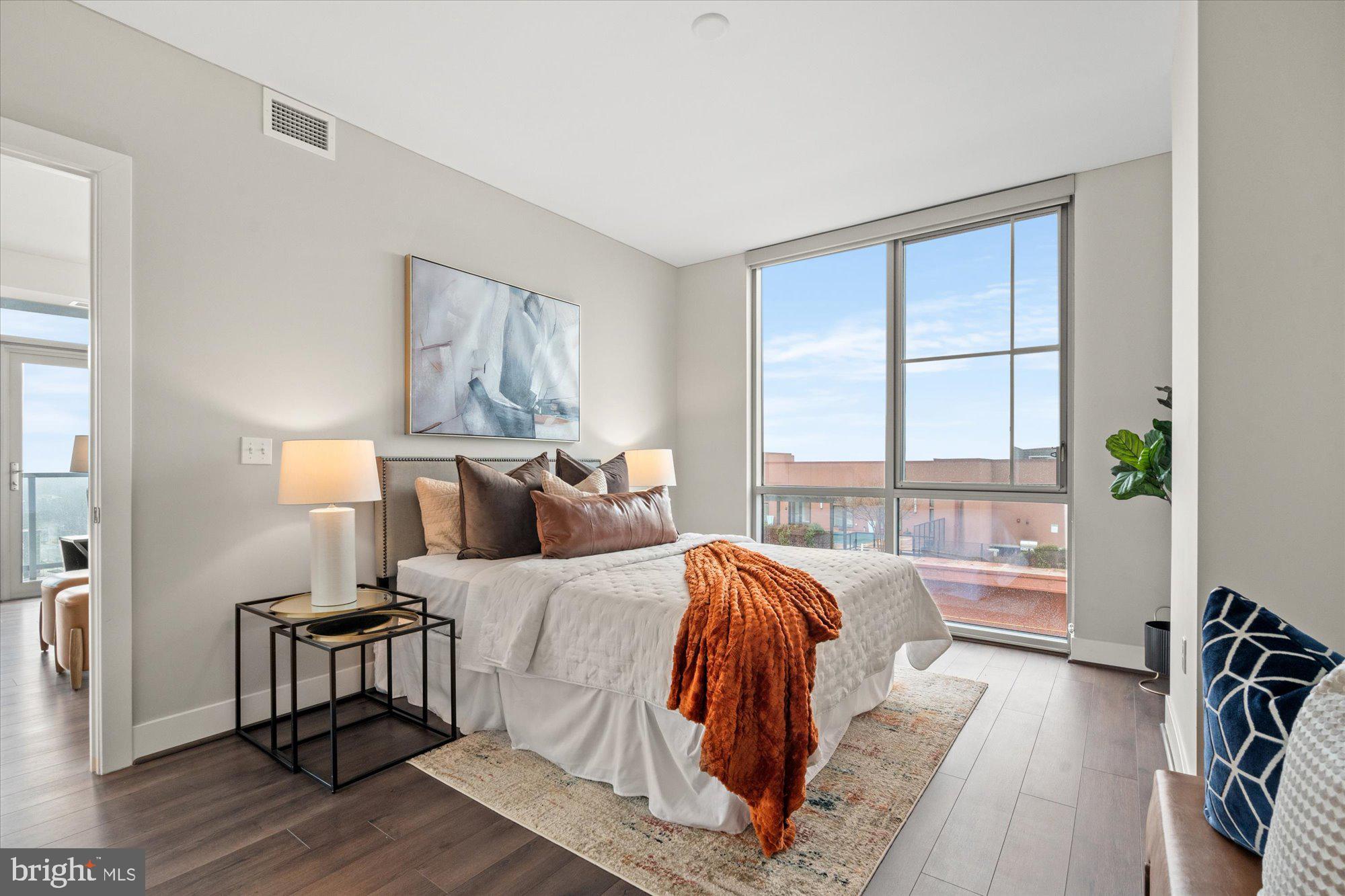 PIKE AND ROSE - Residential