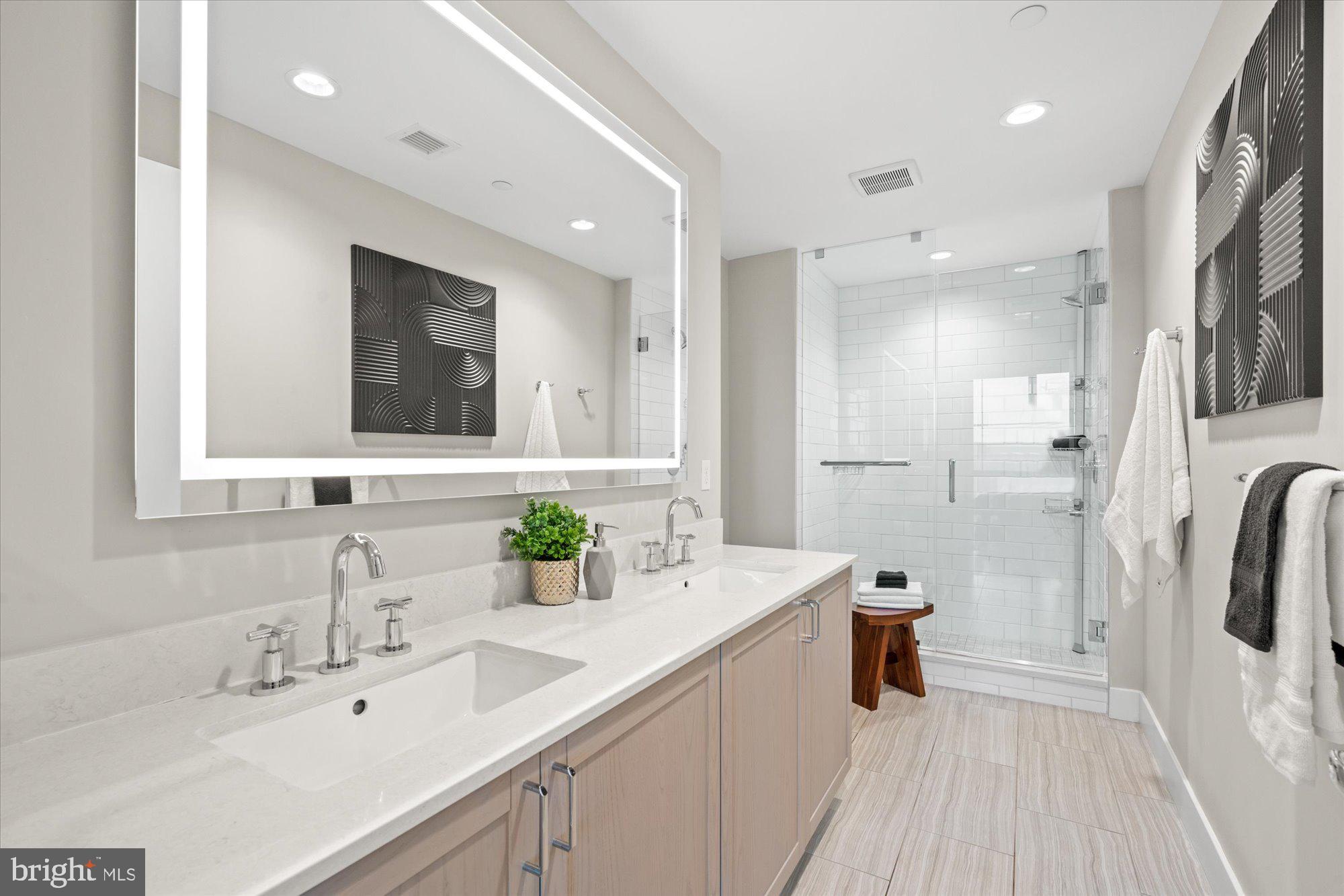 PIKE AND ROSE - Residential