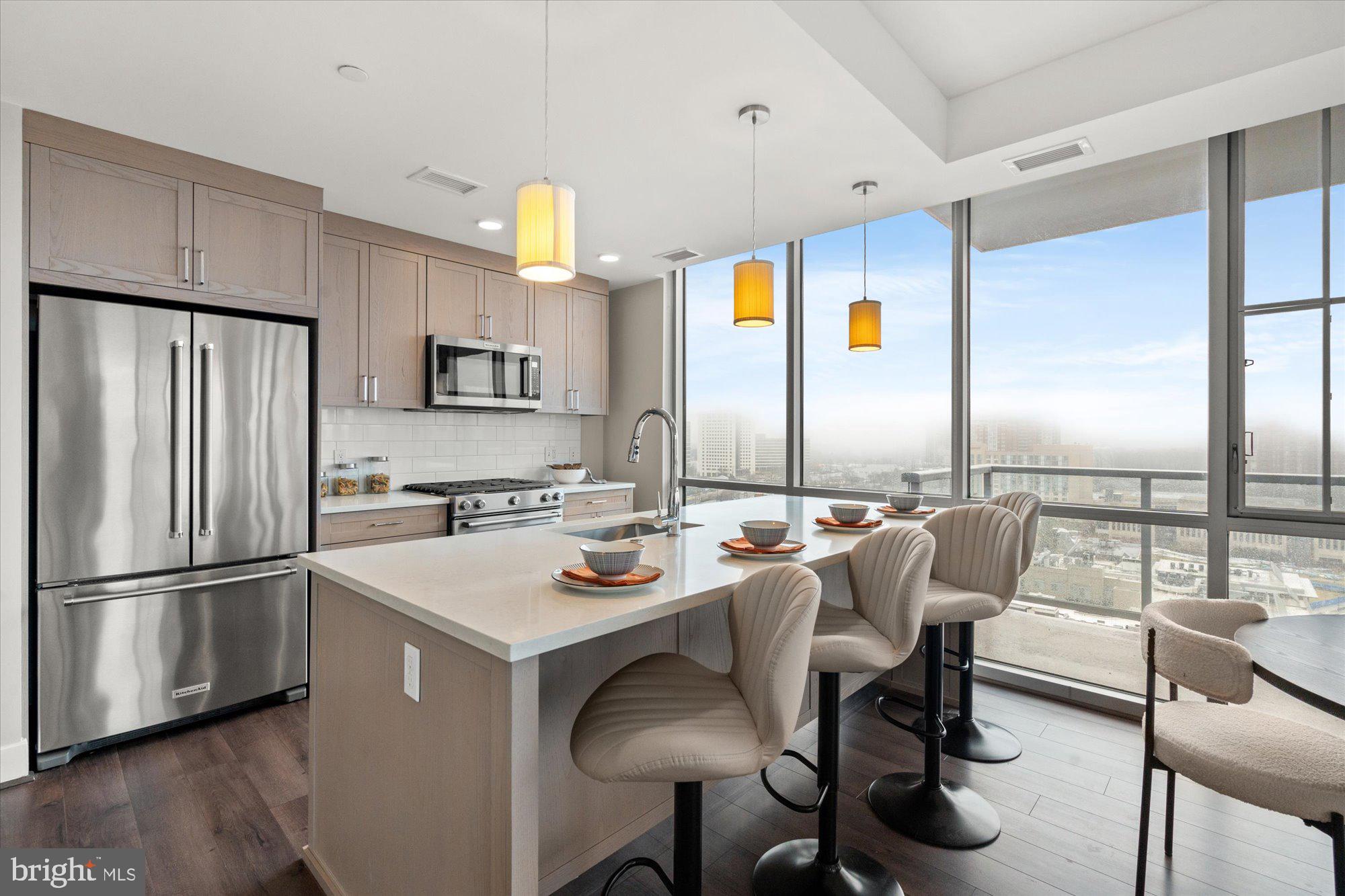 PIKE AND ROSE - Residential