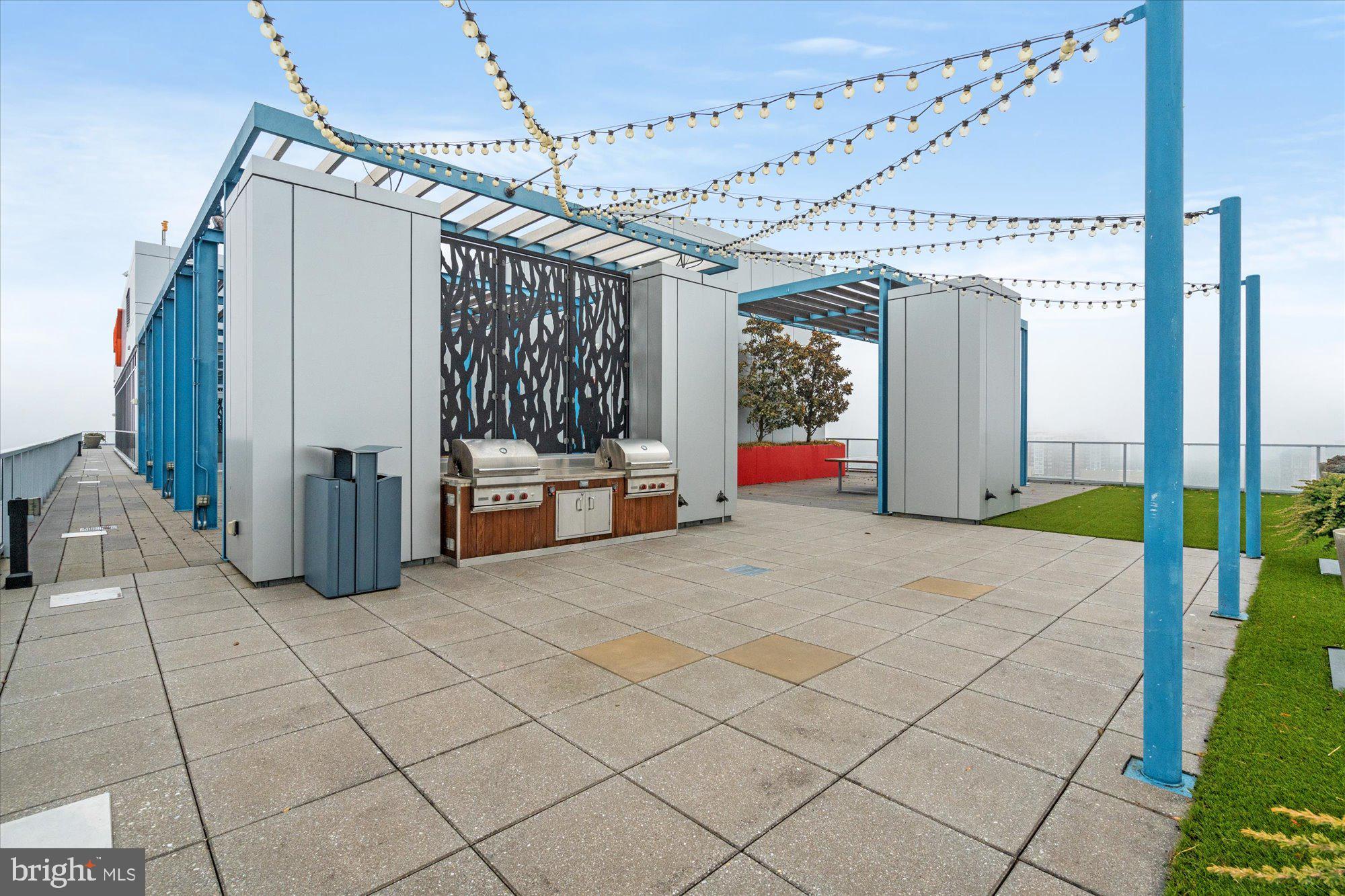 PIKE AND ROSE - Residential