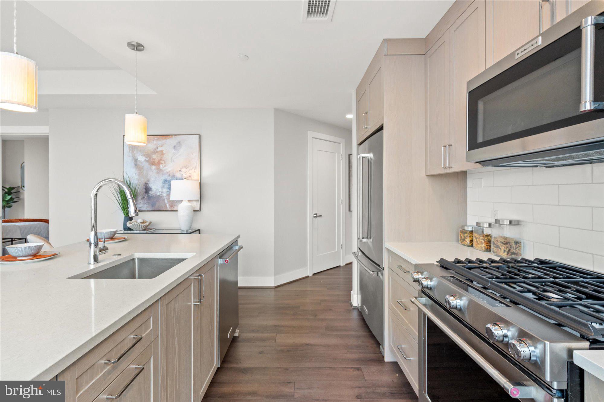 PIKE AND ROSE - Residential