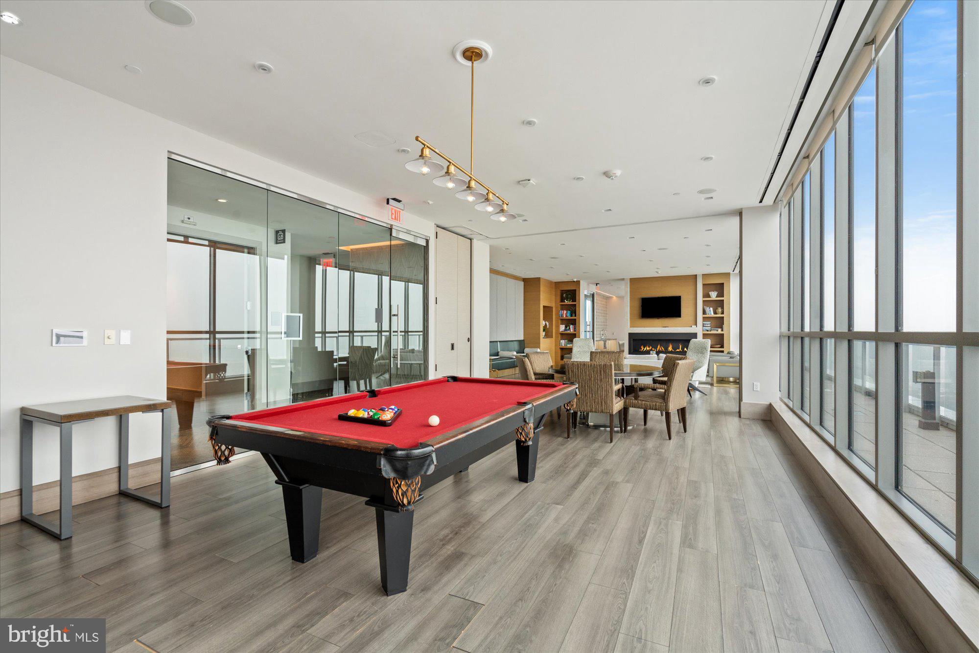 PIKE AND ROSE - Residential