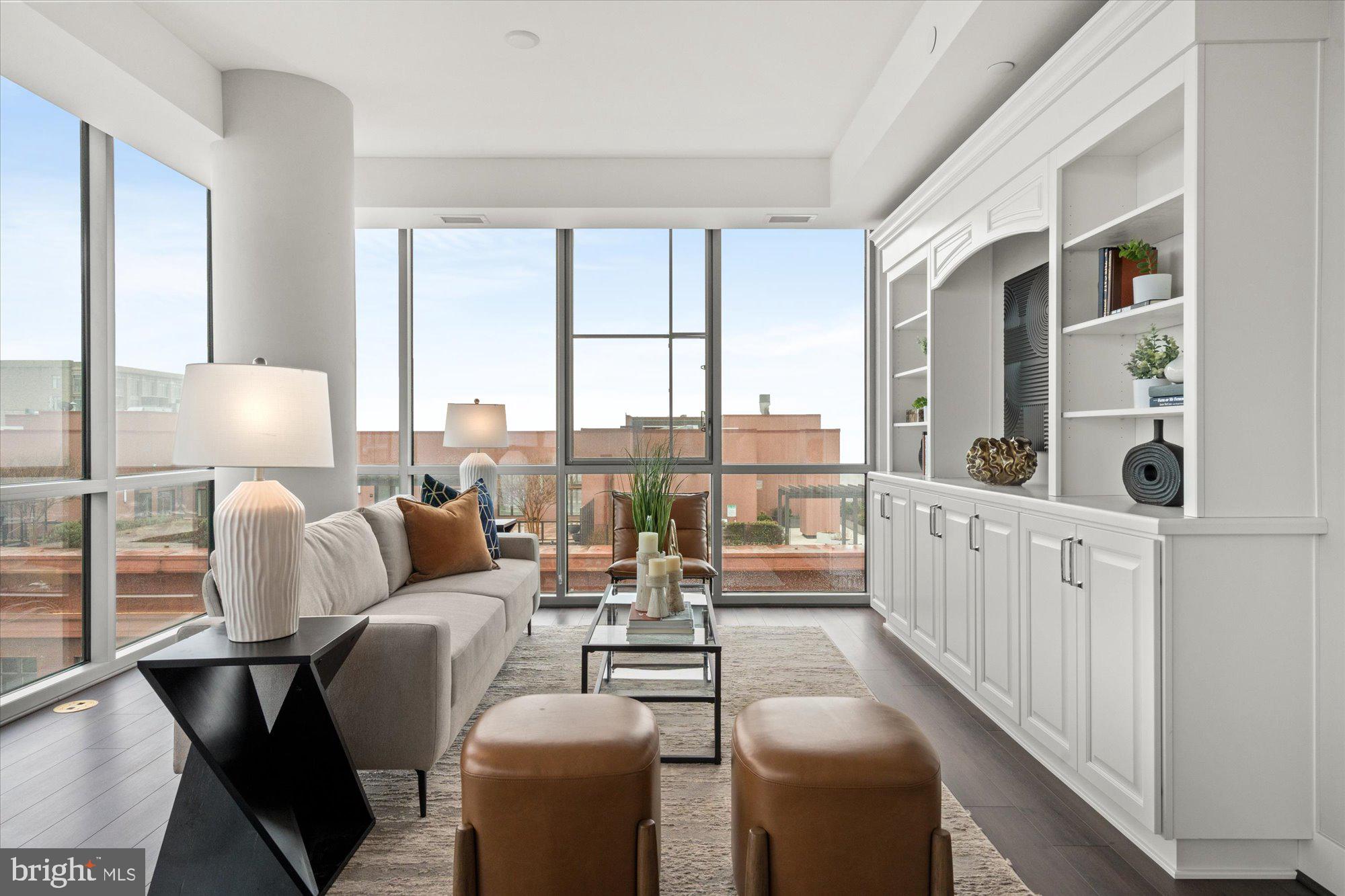 PIKE AND ROSE - Residential