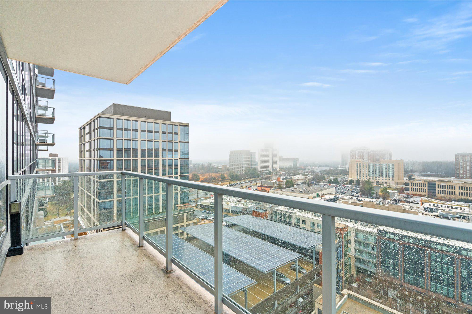 PIKE AND ROSE - Residential