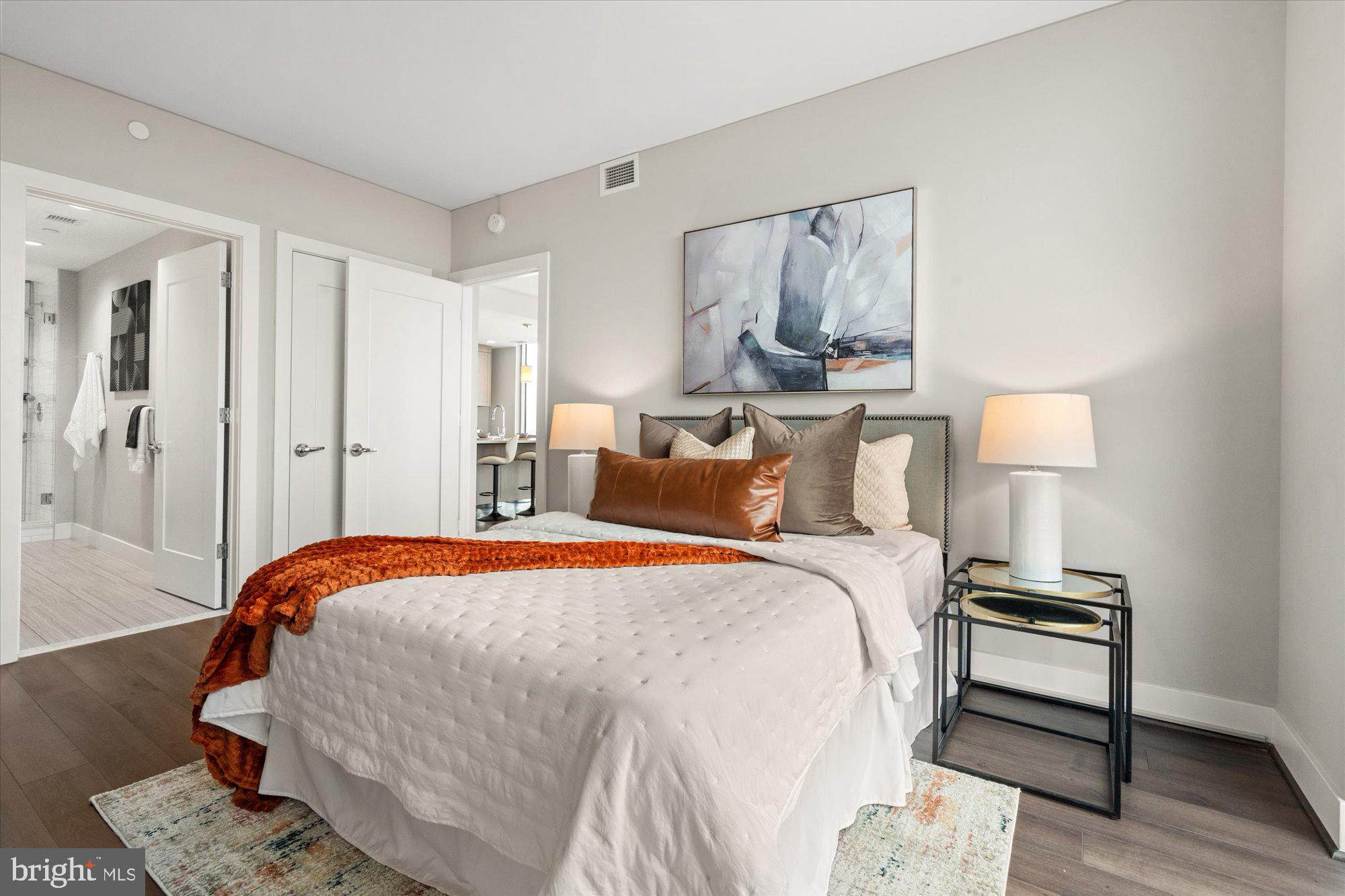 PIKE AND ROSE - Residential