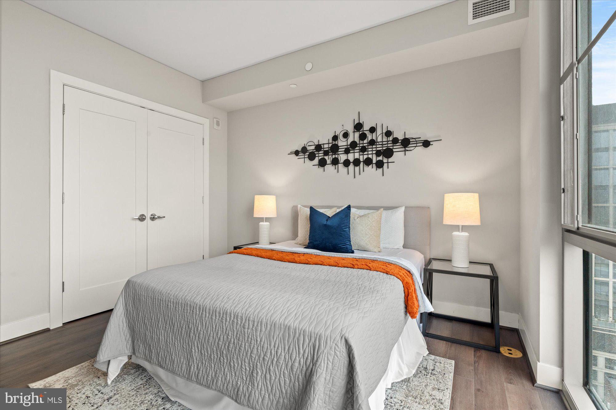 PIKE AND ROSE - Residential