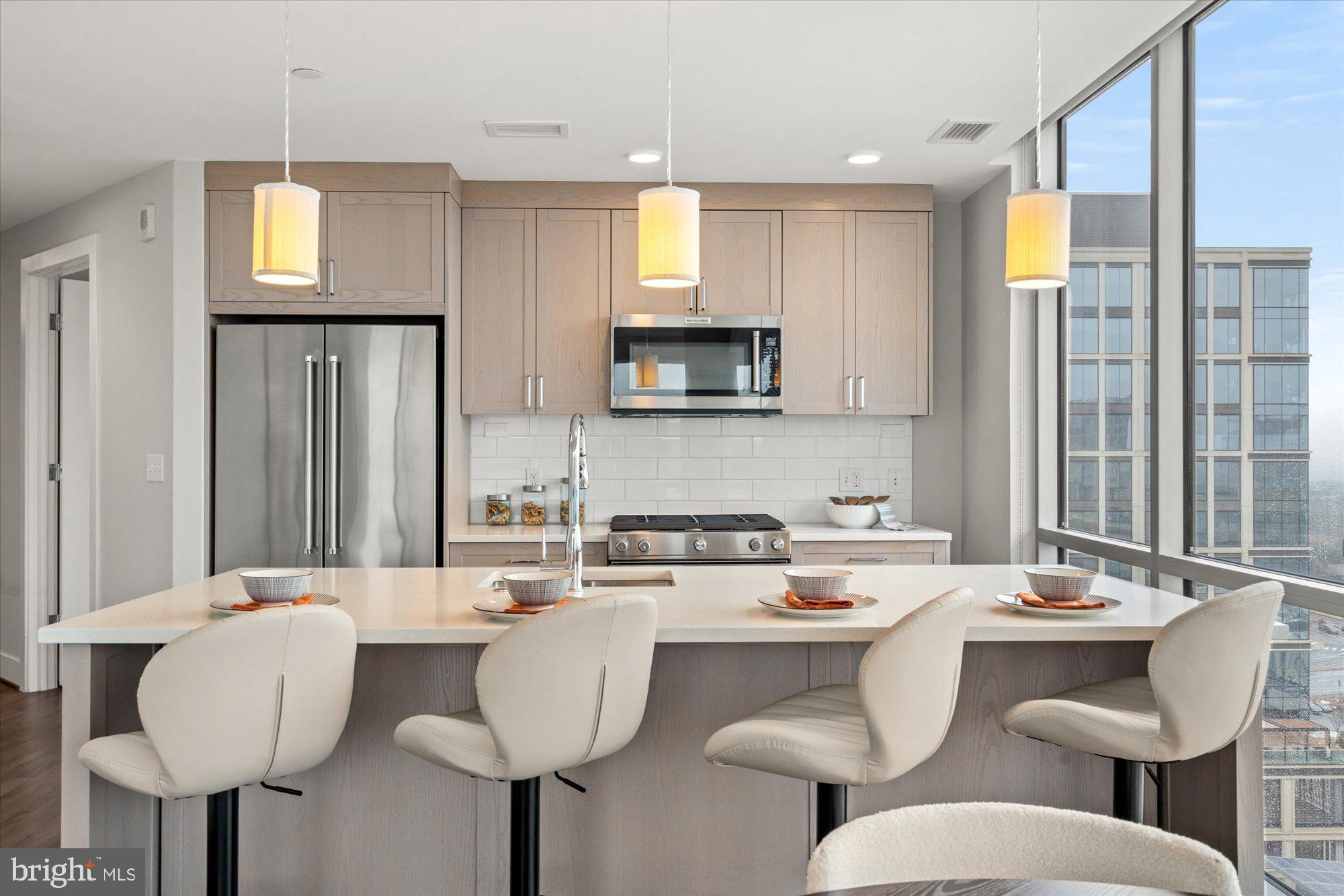 PIKE AND ROSE - Residential