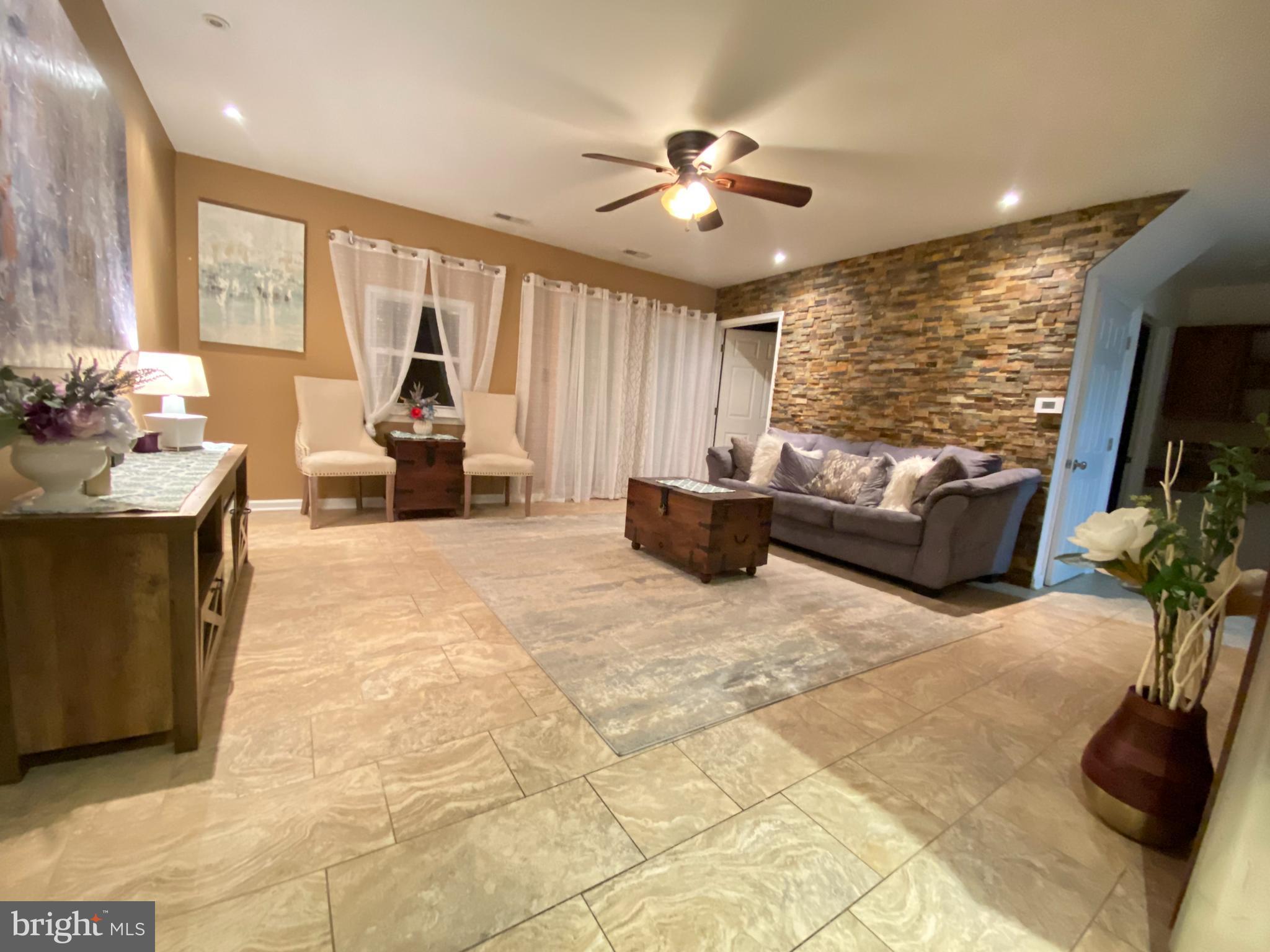LEVITTOWN - Residential