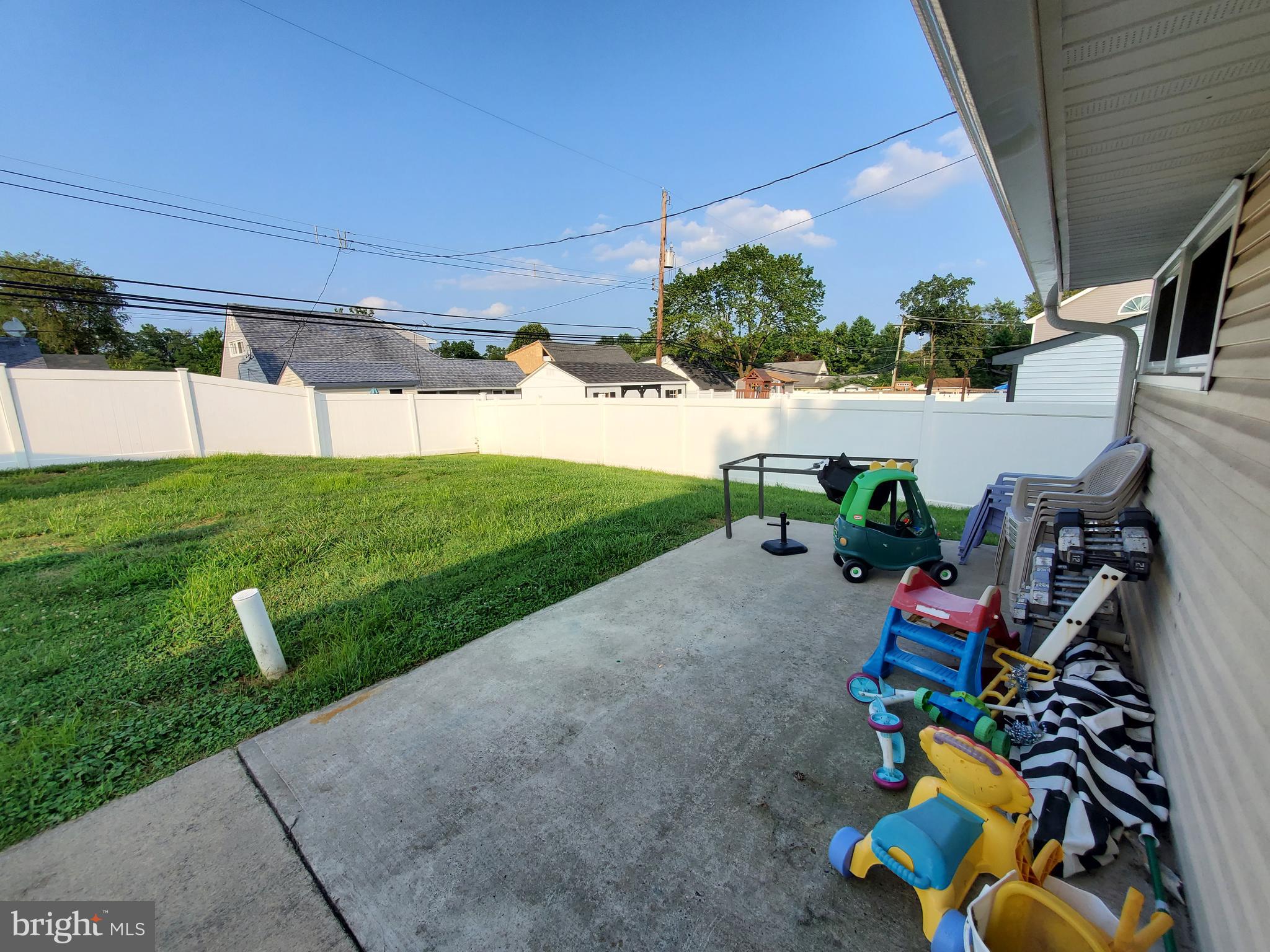 LEVITTOWN - Residential