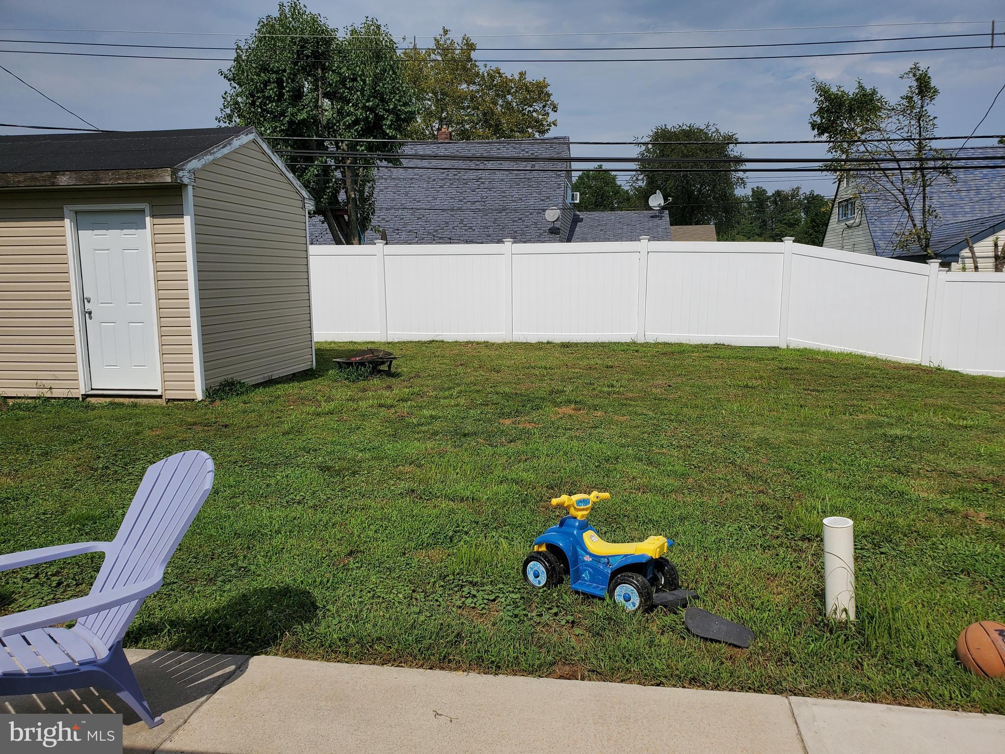 LEVITTOWN - Residential