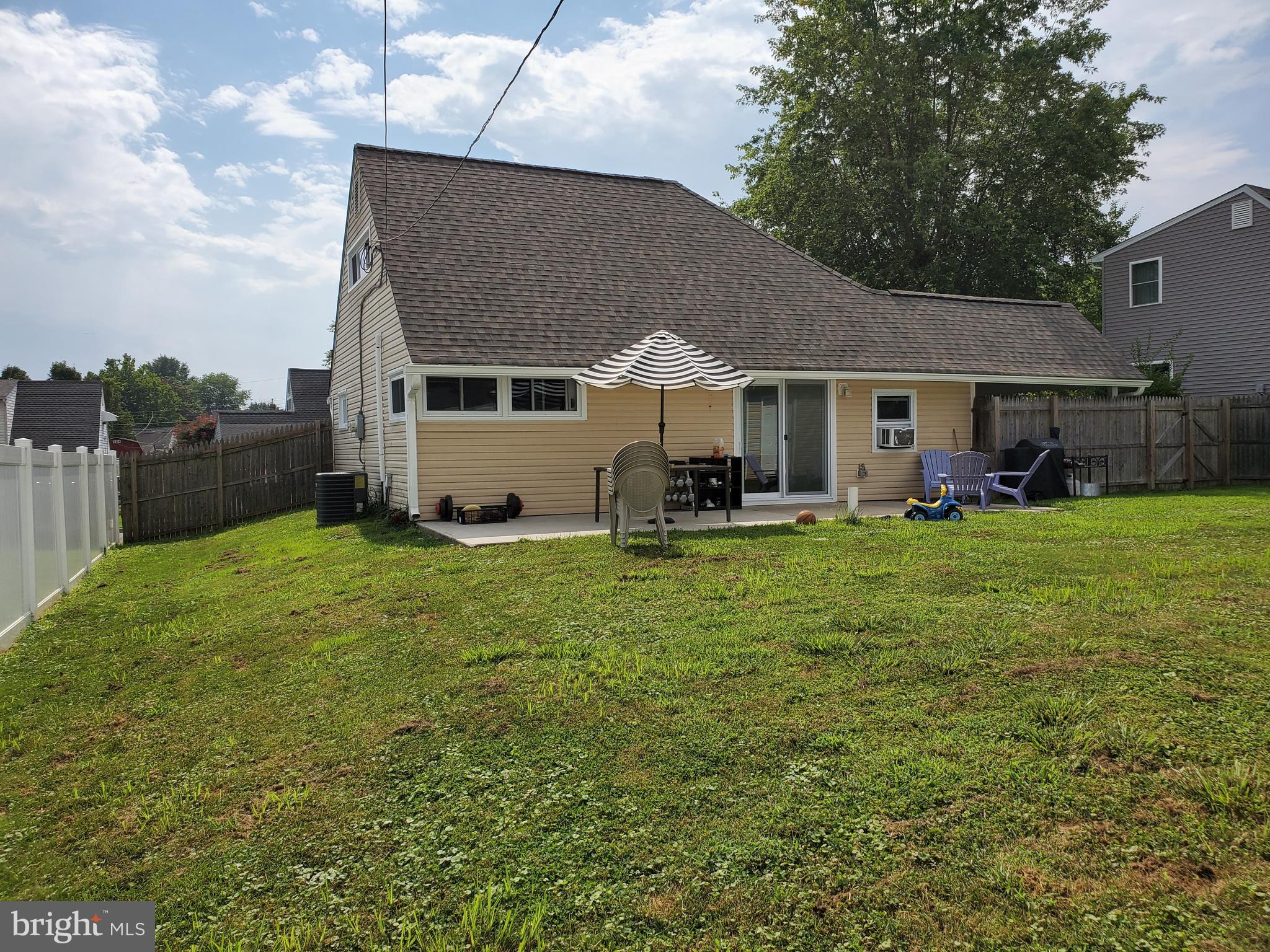 LEVITTOWN - Residential