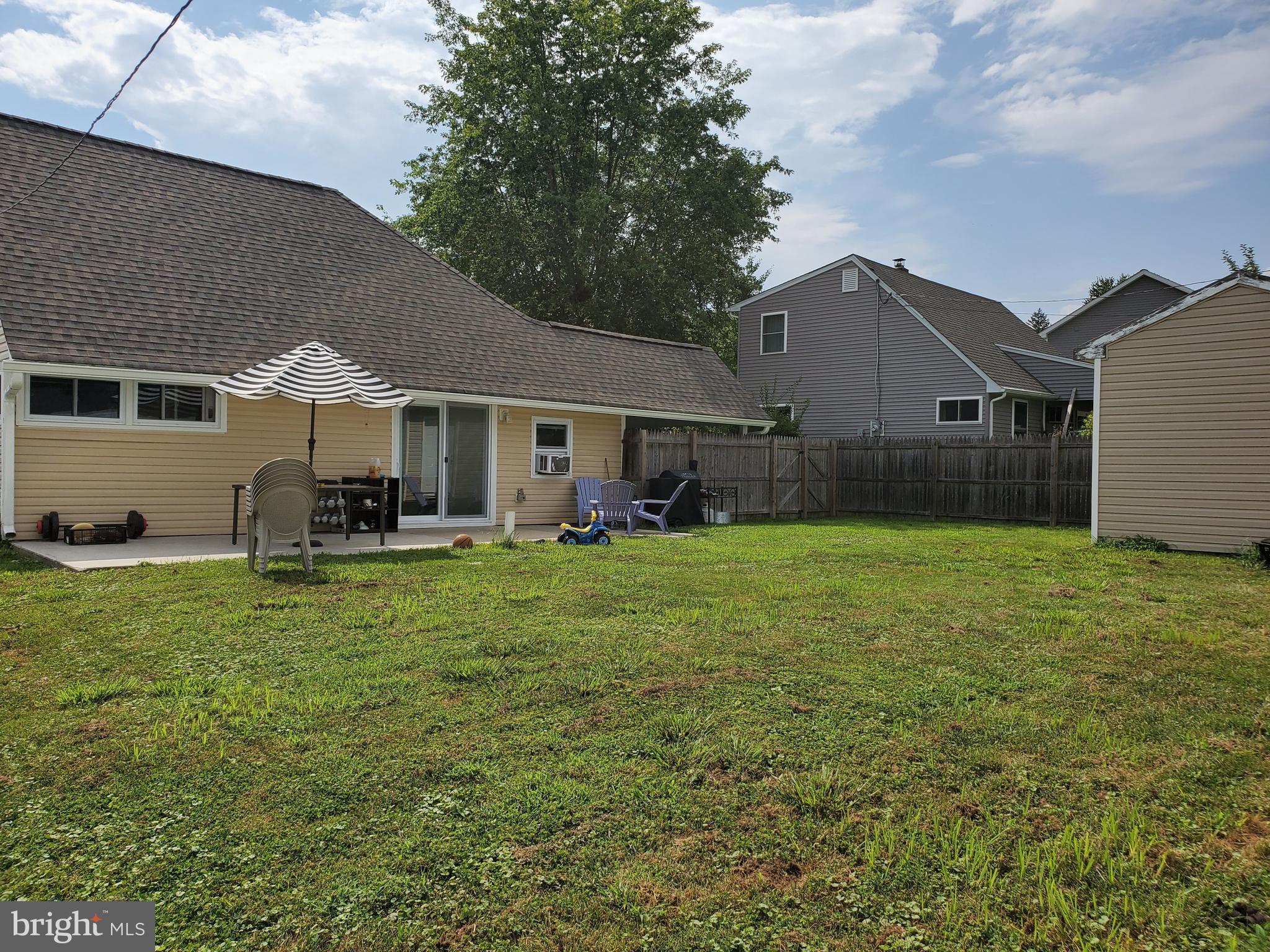 LEVITTOWN - Residential