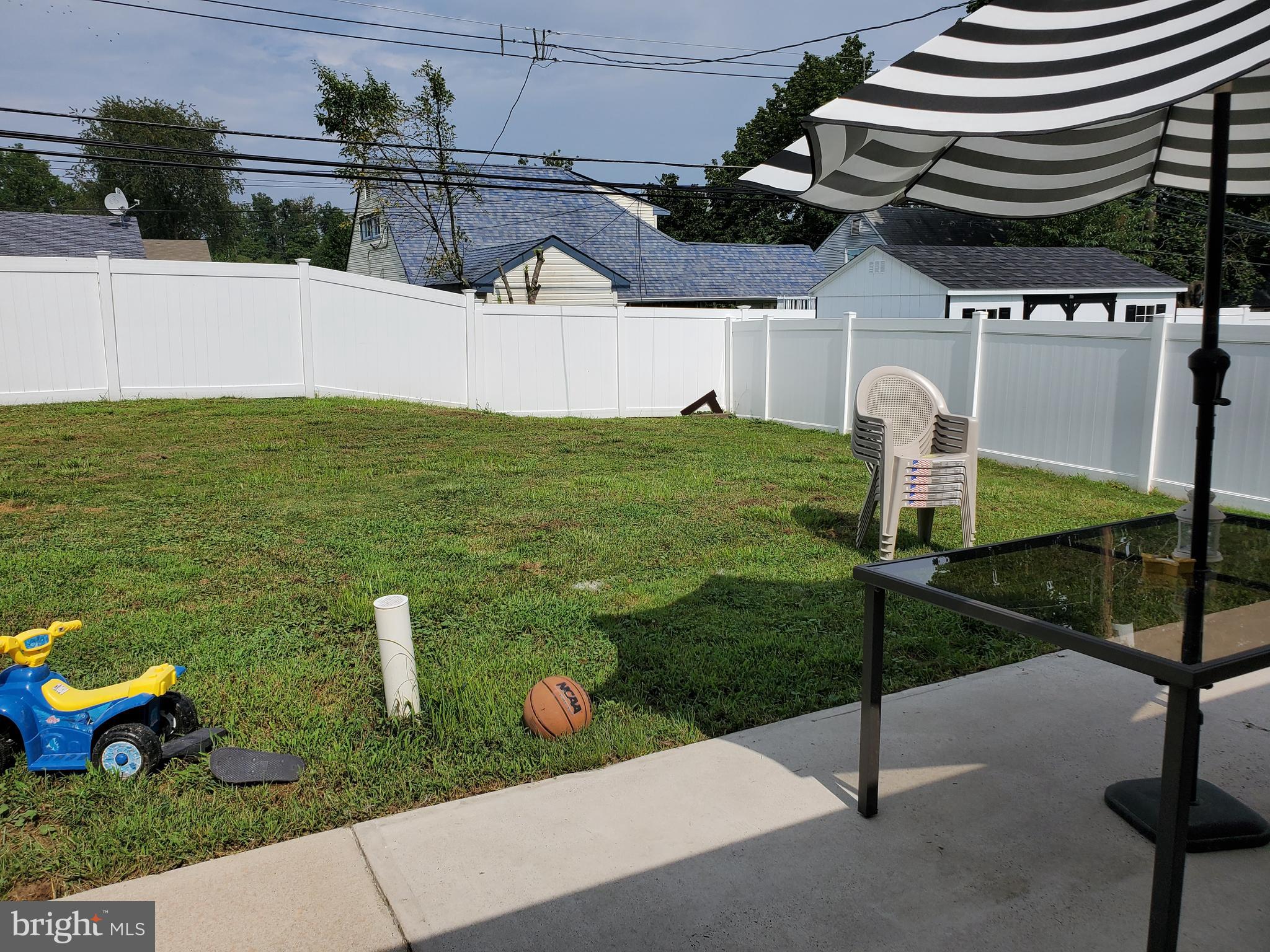 LEVITTOWN - Residential