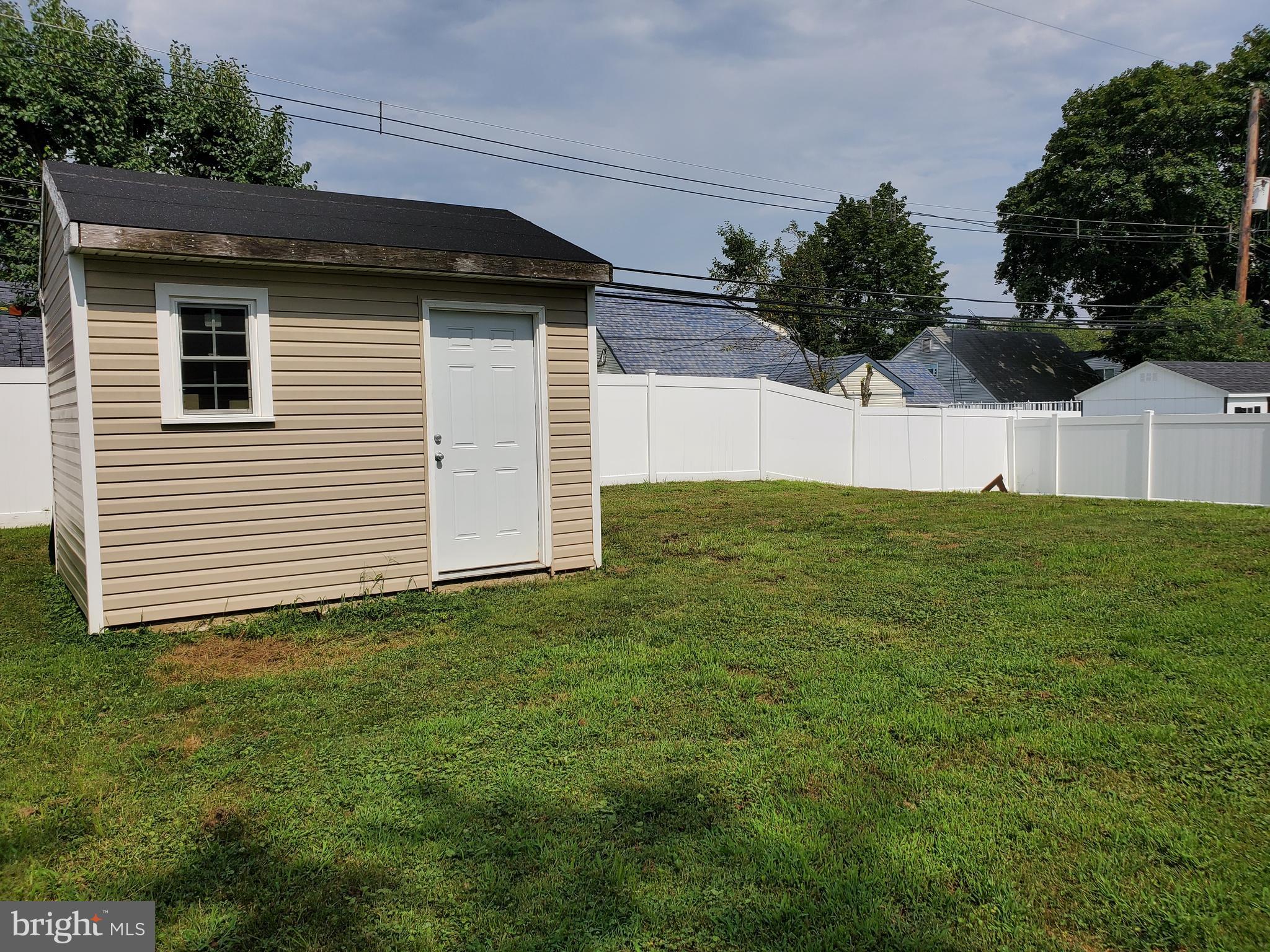 LEVITTOWN - Residential