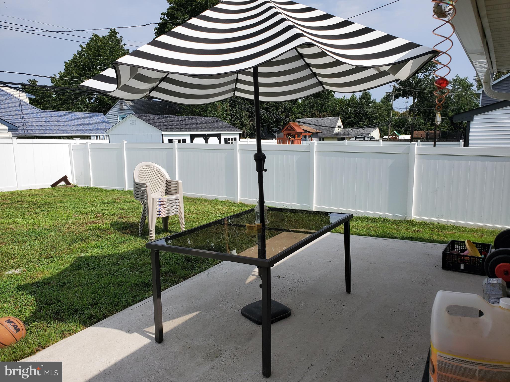 LEVITTOWN - Residential