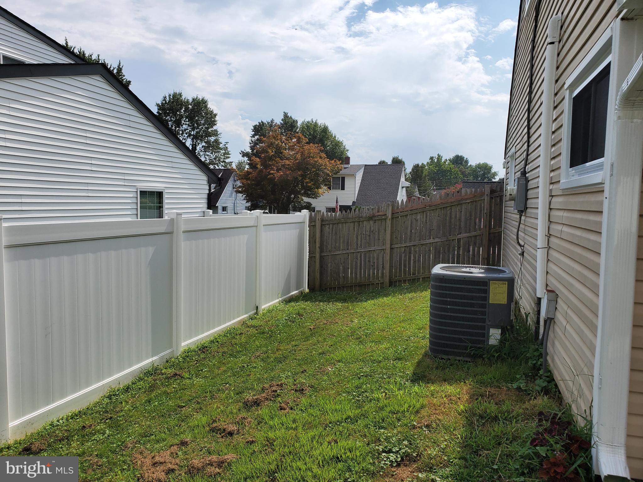 LEVITTOWN - Residential