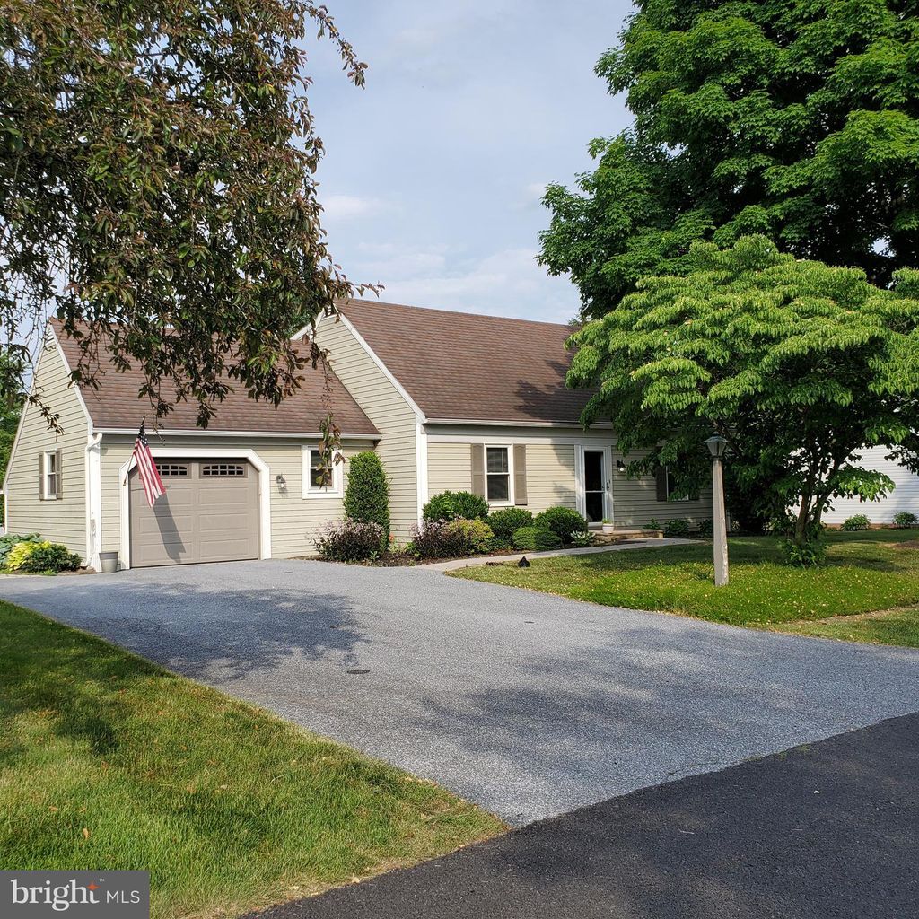 Photo of 517 Deer Run Rd, Lititz, PA 17543 (MLS # PALA2052148)