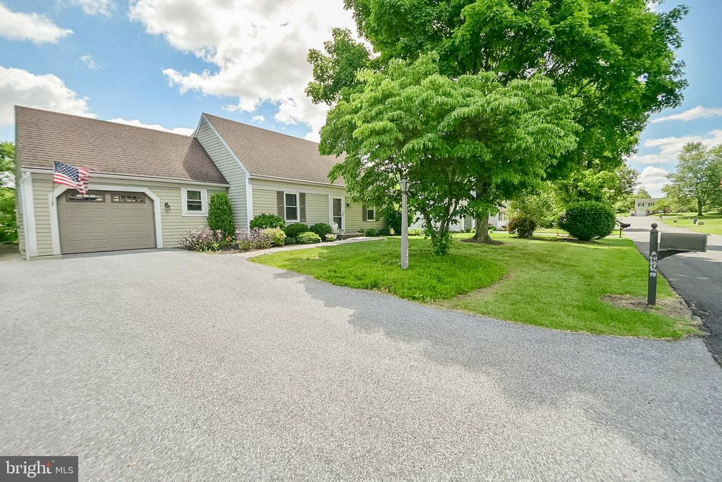 Photo of 517 Deer Run Rd, Lititz, PA 17543 (MLS # PALA2052148)