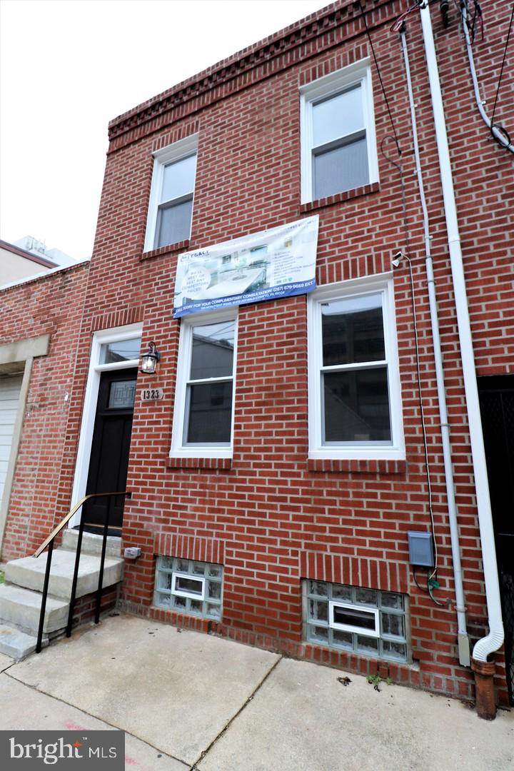 1323 BUTTONWOOD STREET