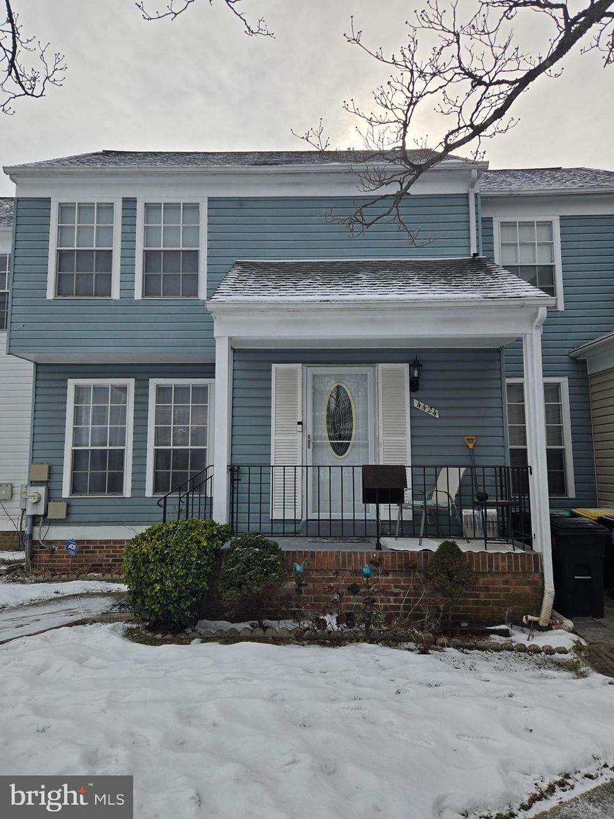 THIS STUNNING END-UNIT - 4 BEDROOMS LUXURIOUS TOWNHOME WILL NOT LAST LONG.  EXTREMELY WELL KEPT WITH MANY  UPGRADES - INCLUDING A  STATE- OF- THE- ART DECK AND FENCED IN BACK YARD. RELATIVELY NEW WINDOWS AND HVAC SYSTEM