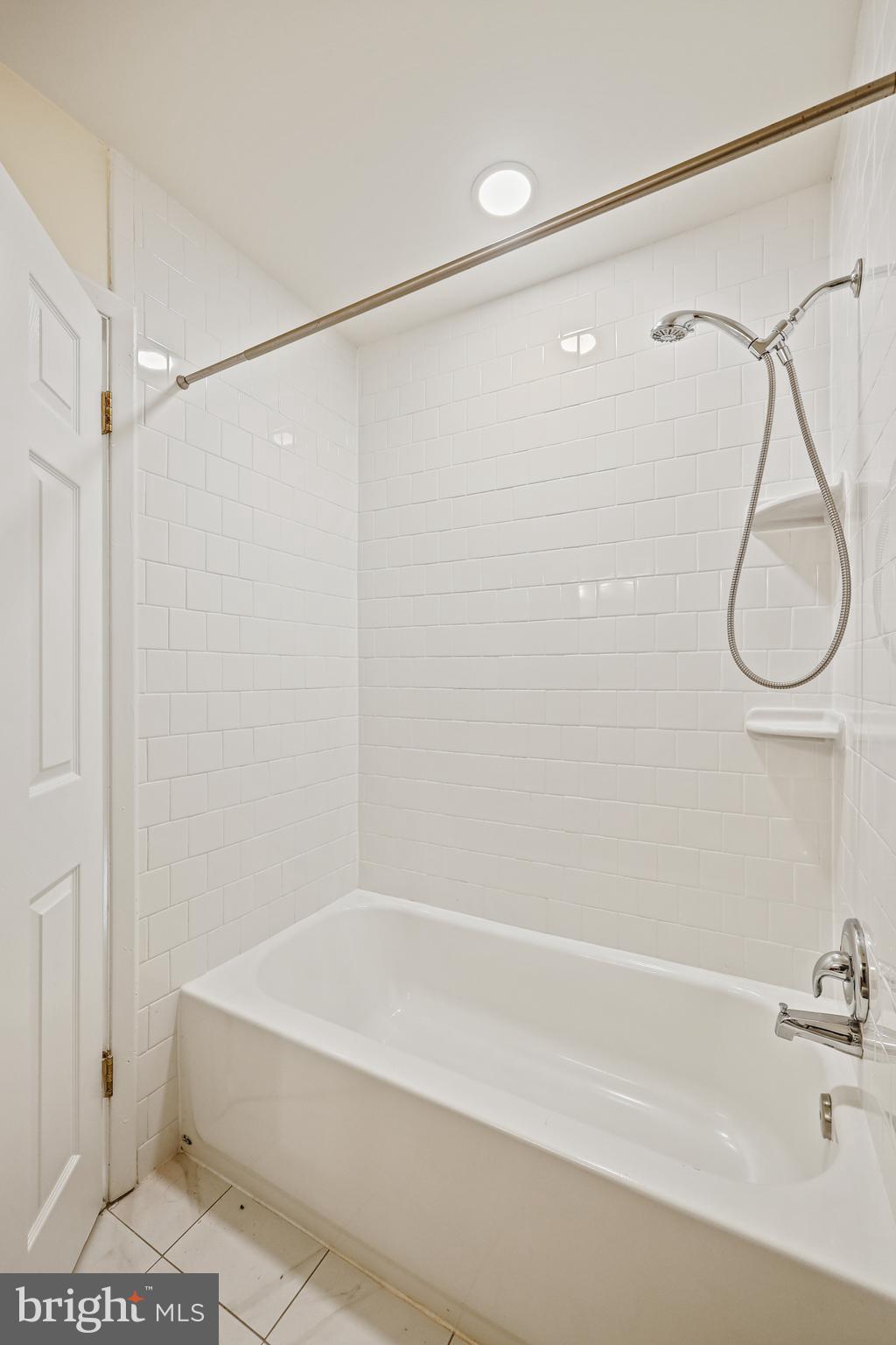 HOLLYWOOD ON SEVERN - Residential Lease