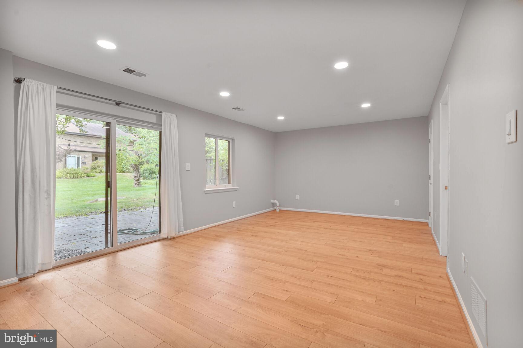 HILLCREST CLUSTER - Residential Lease