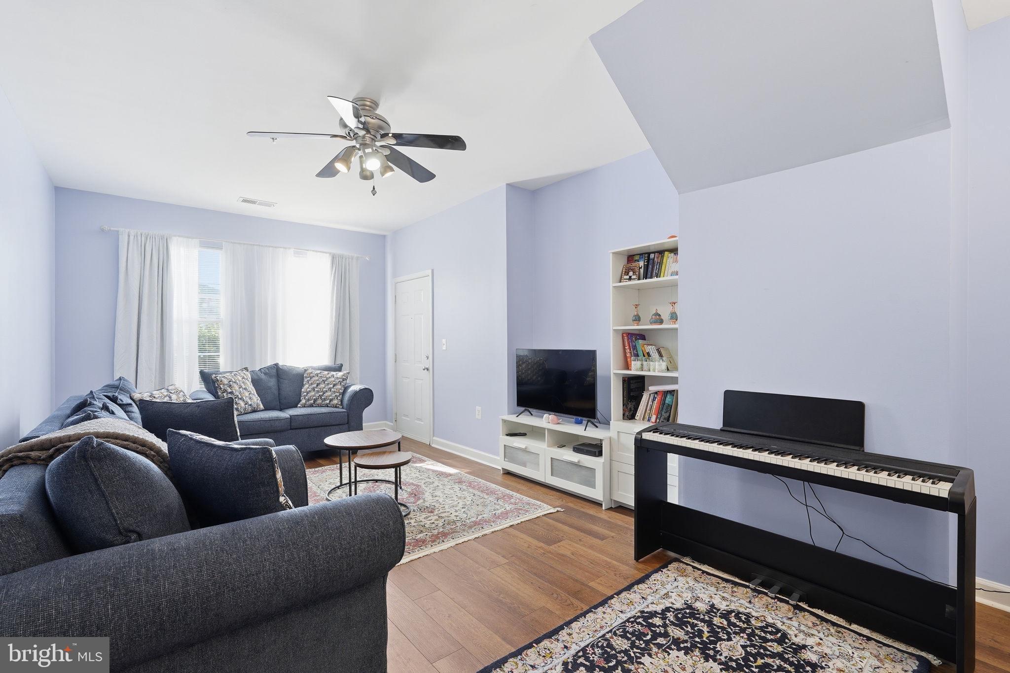 42393 GOLDENSEAL SQUARE