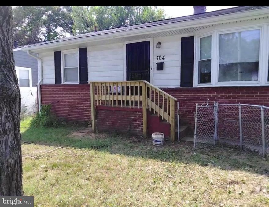 Wonderful 3 bedroom 2 bathrooms equipped with jacuzzi in each bathroom. Single family home just walking distance from shopping plaza. Minutes from bus stop and metro station. Seat Pleasant Elementary School just a few feet away. Lots of space and potential and all it is missing is you. Make your appointment to view today.