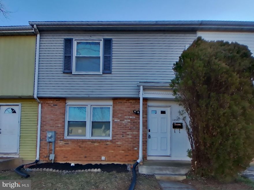 Take a look at this beautiful home featuring 3 bedrooms, 1.5 bathrooms, and approximately 1,240 square feet.  Enjoy the freedom of a virtually maintenance free lifestyle while residing in a great community.