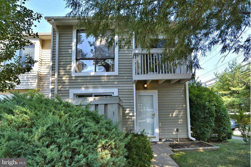 Come see this charming end unit townhouse style condo.  Sunny & bright, enjoy the fresh air on 2 balconies.  It has laminate and tile flooring in addition to wall to wall carpeting on the upper level.  The master bedroom has its own sitting room/office and jetted tub!  Unit is high speed internet ready. Right off FFX County Pkwy near the Cross County Trail.  Don't miss out on this gem!