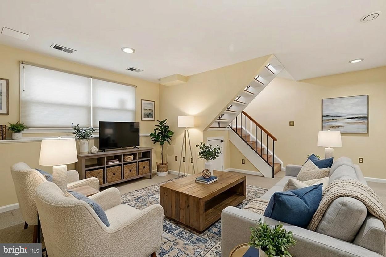 CROFTON MEADOWS - Residential